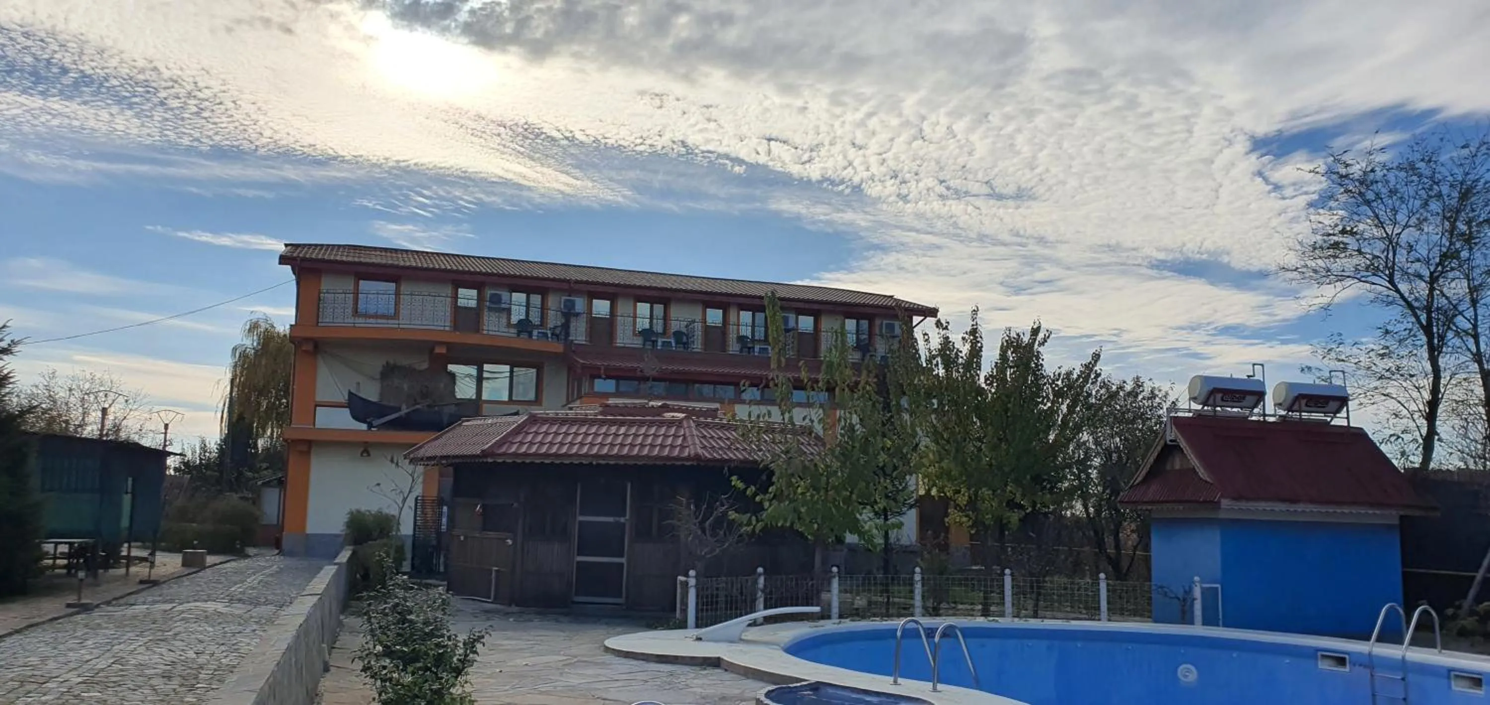 Property building in Lotca Fermecată - Lotka Fermecată