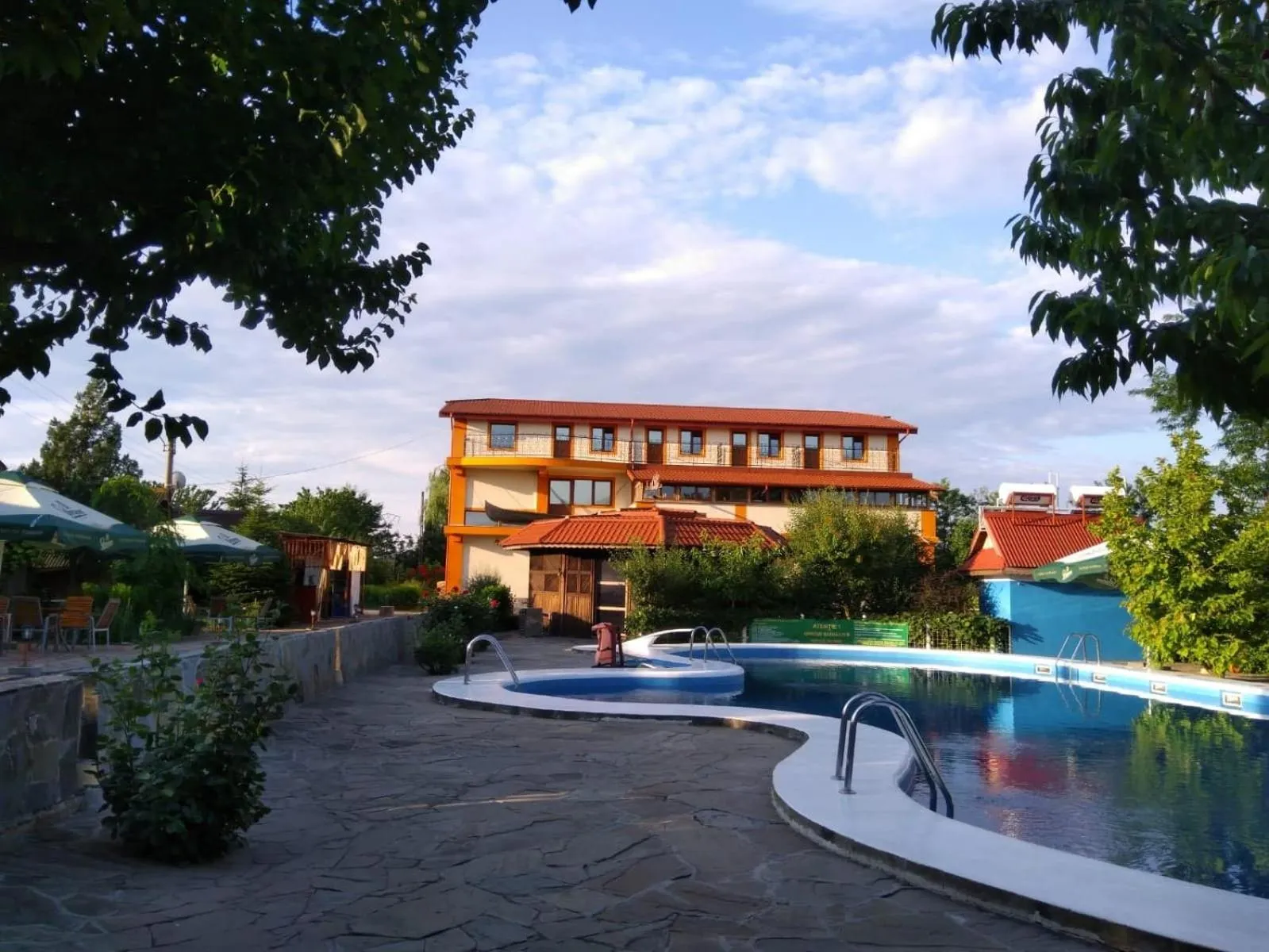 Property building in Lotca Fermecată - Lotka Fermecată