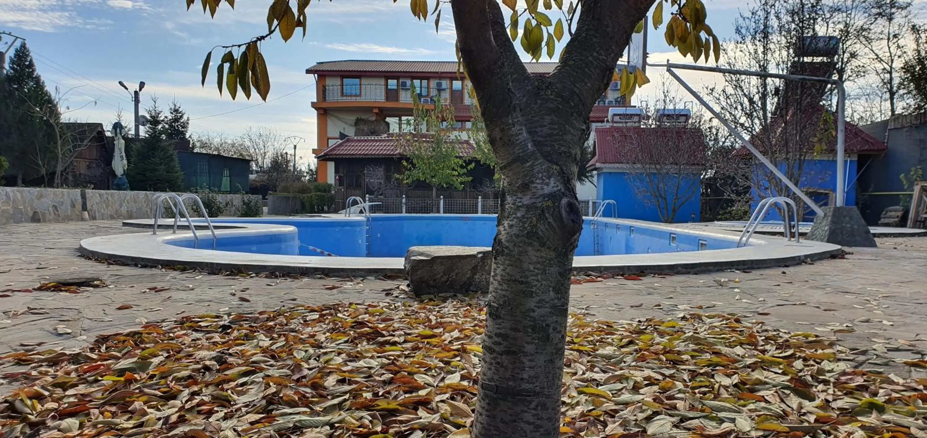 Property building in Lotca Fermecată - Lotka Fermecată