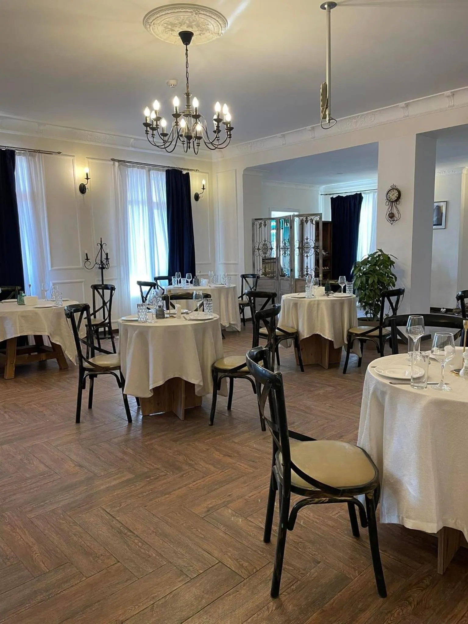 Restaurant/places to eat in The Residence Hotel & Cottages
