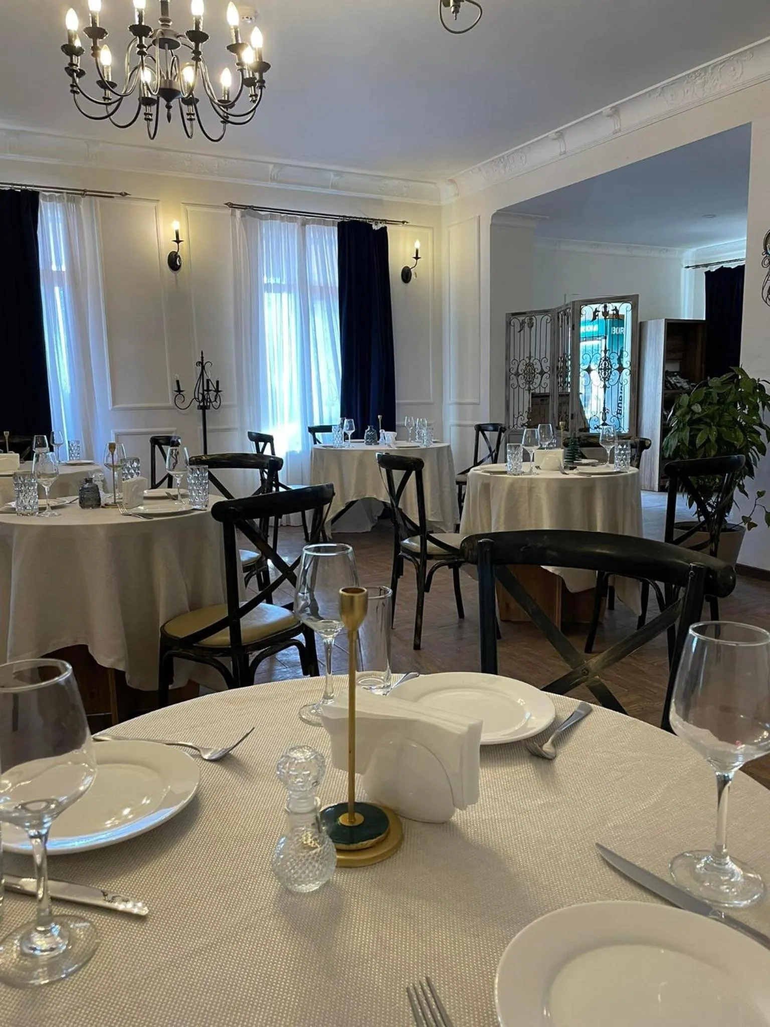 Restaurant/places to eat in The Residence Hotel & Cottages