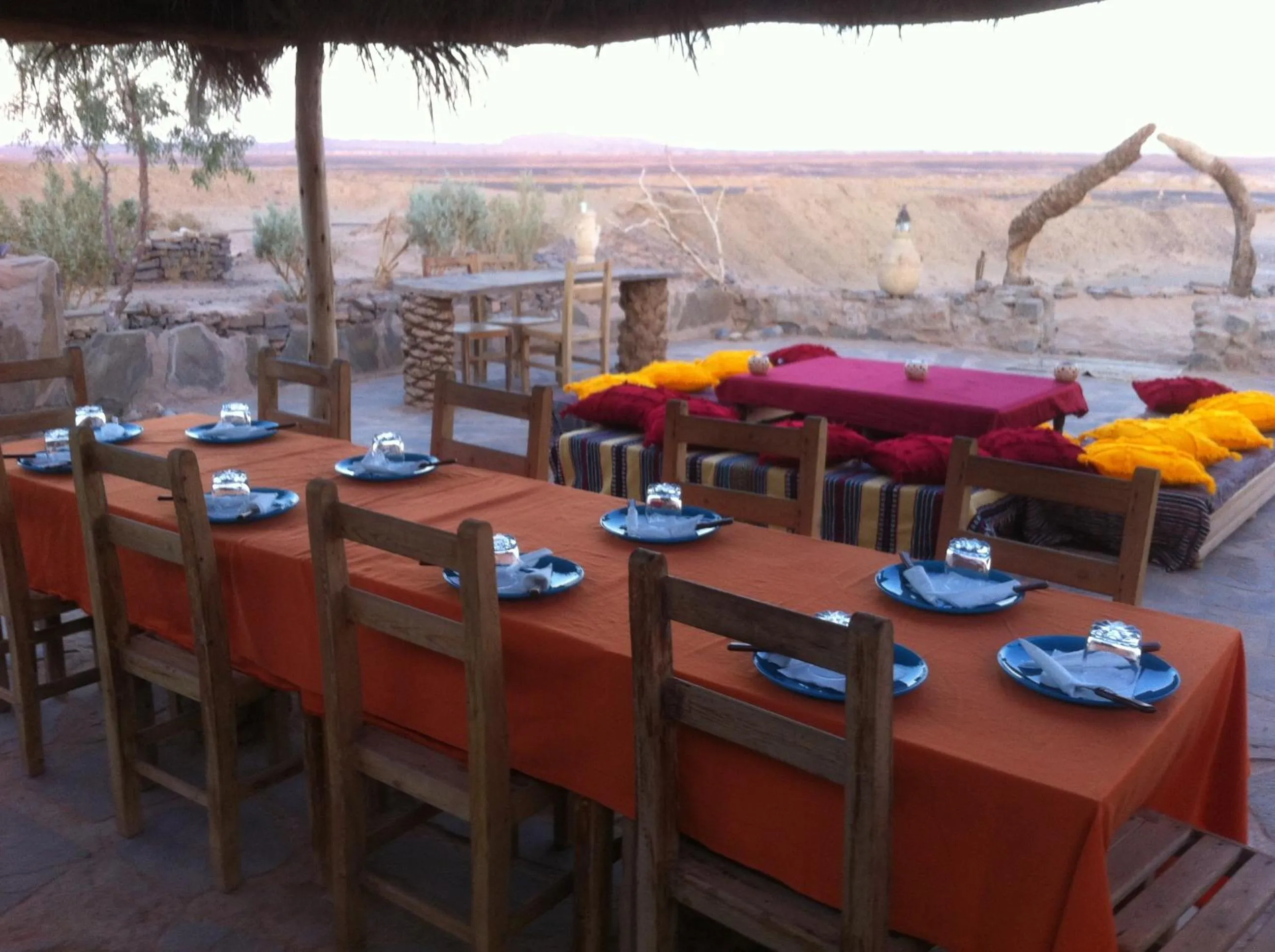 Restaurant/places to eat in Maison Boutchrafine