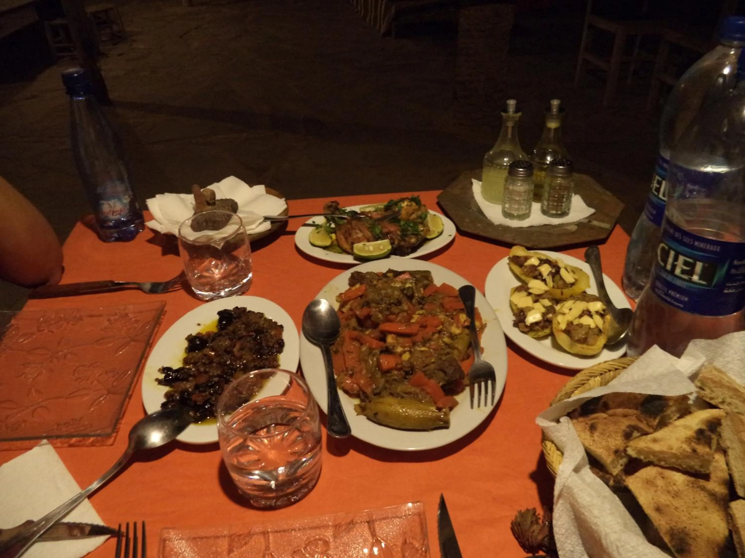 Restaurant/places to eat in Maison Boutchrafine