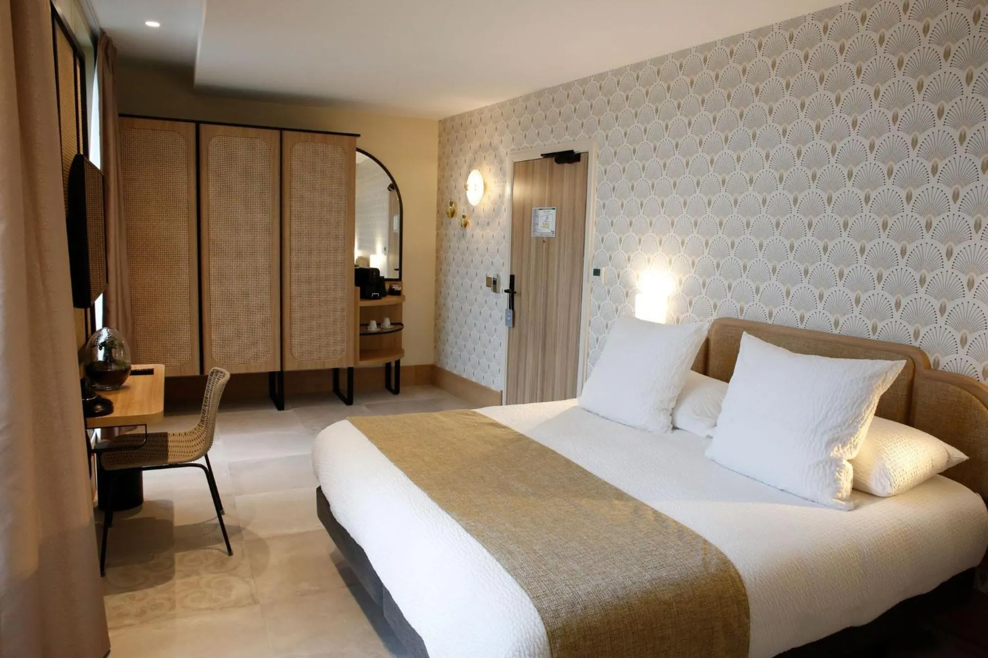 Photo of the whole room, Bed in Splendid Hôtel & Spa