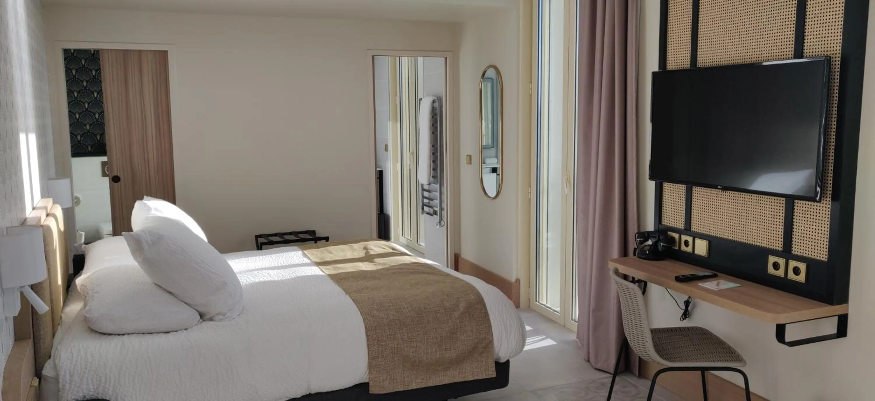 Bedroom, Bed in Splendid Hôtel & Spa