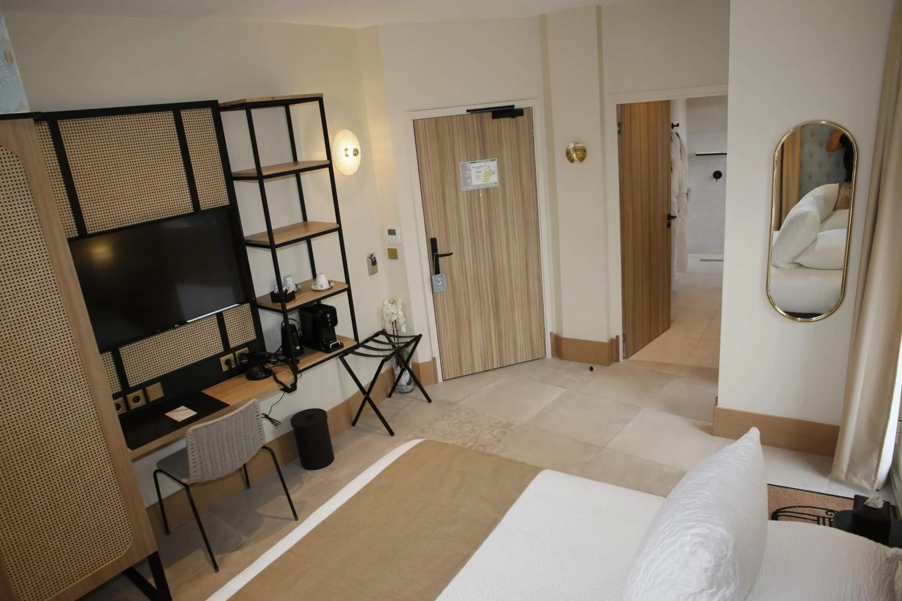 Photo of the whole room, Bed in Splendid Hôtel & Spa