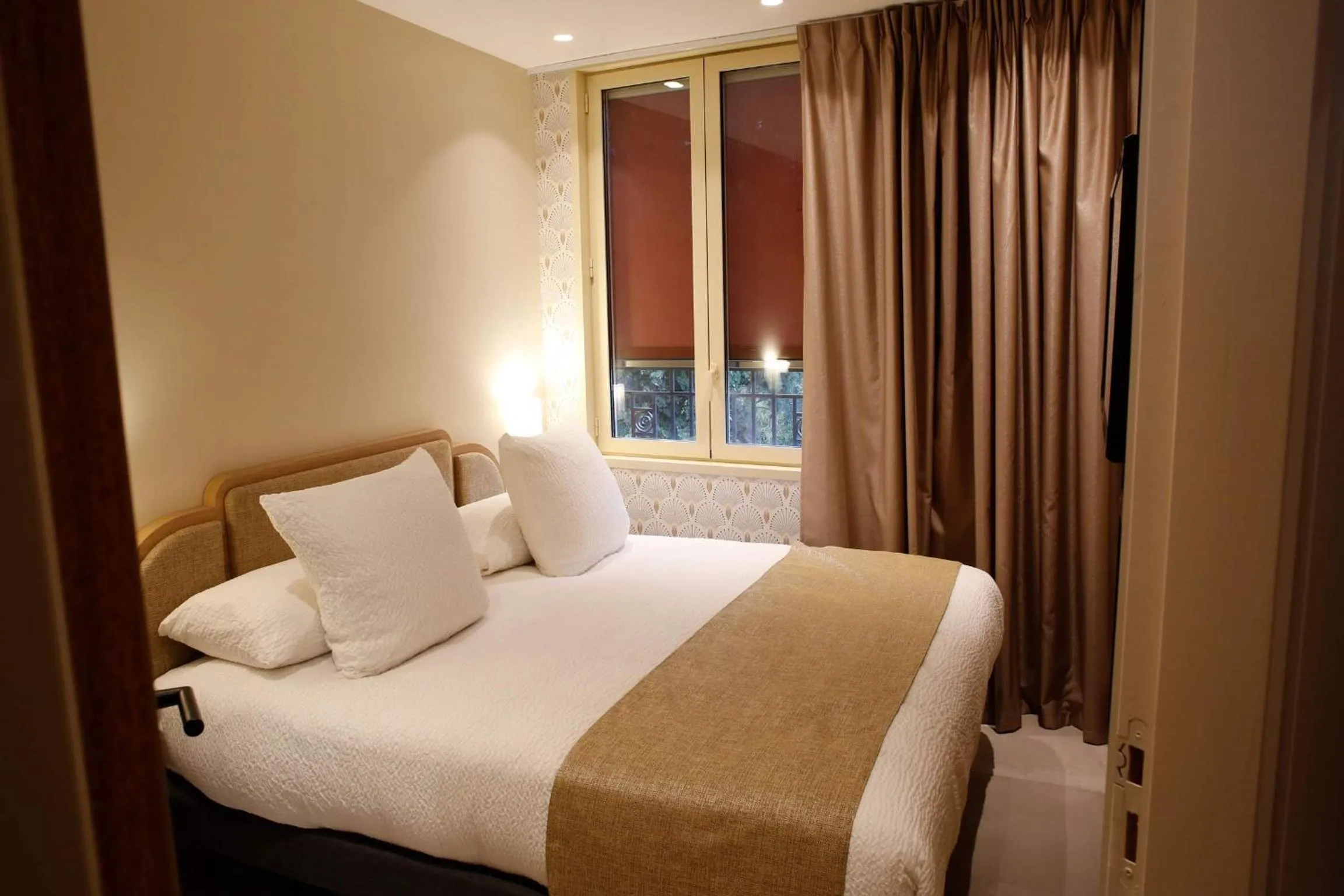 Photo of the whole room, Bed in Splendid Hôtel & Spa