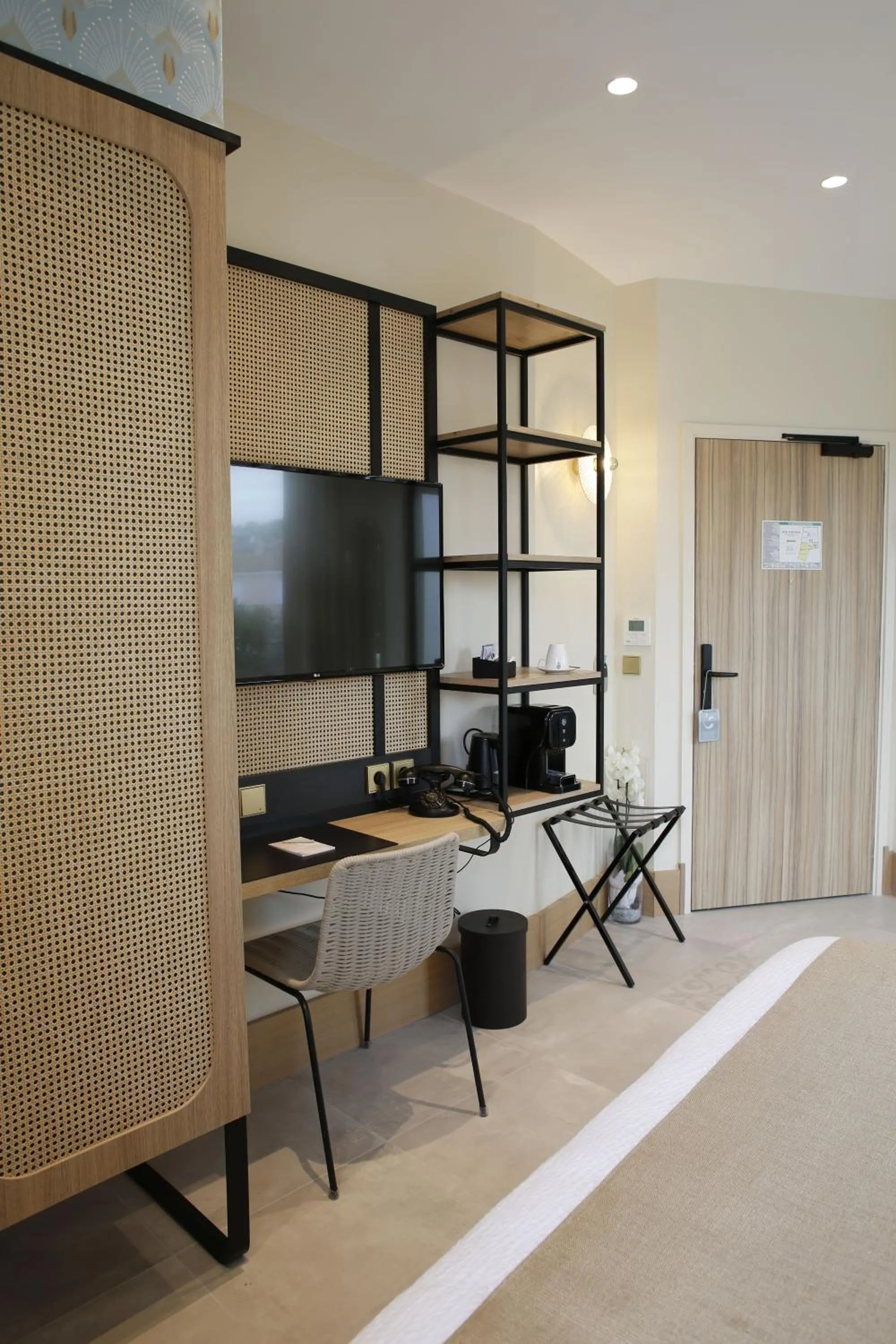 TV and multimedia in Splendid Hôtel & Spa