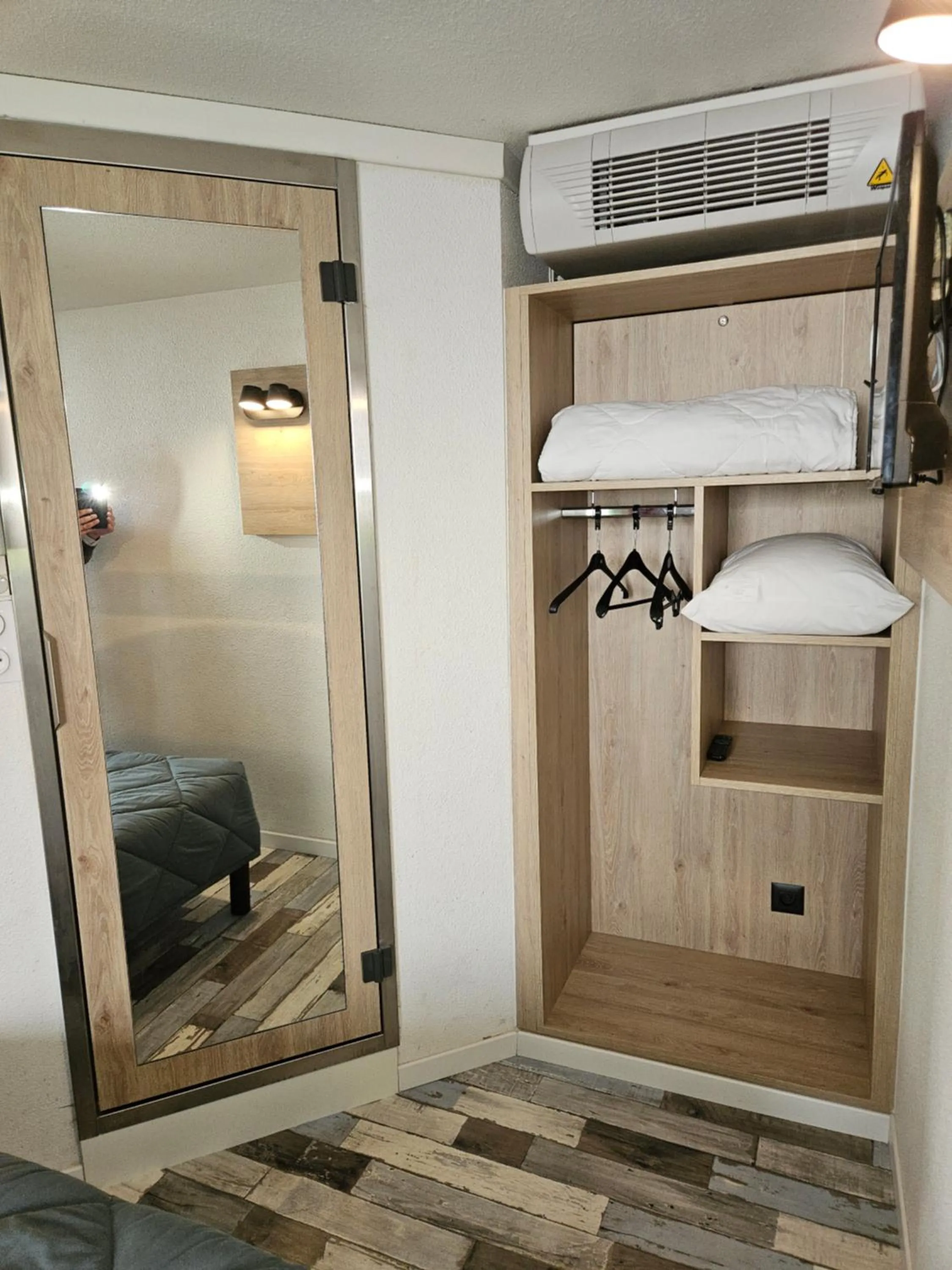 Photo of the whole room in Premiere Classe Saint Malo St Jouan Des Guerets