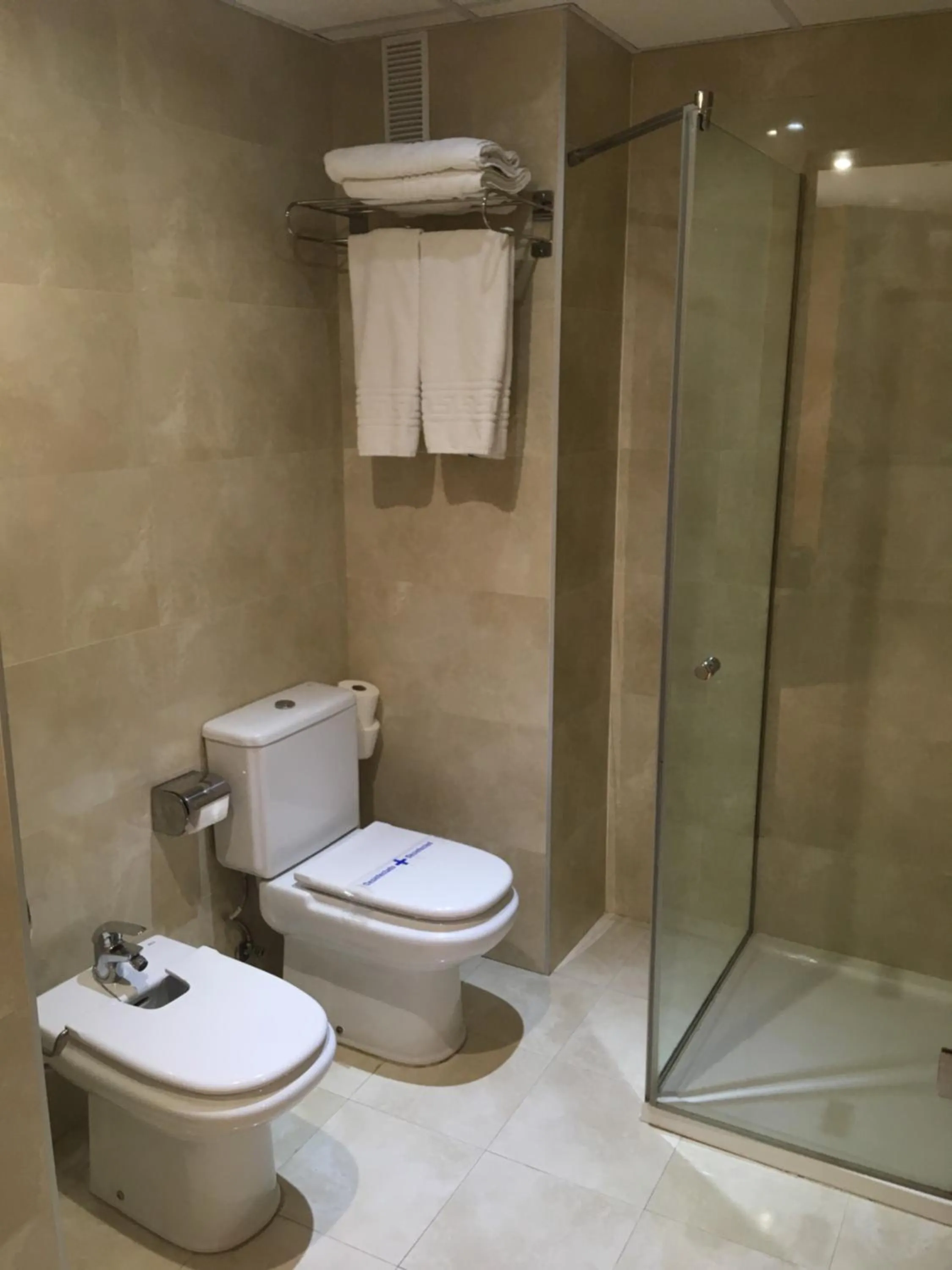 Bathroom in Hotel Carmen