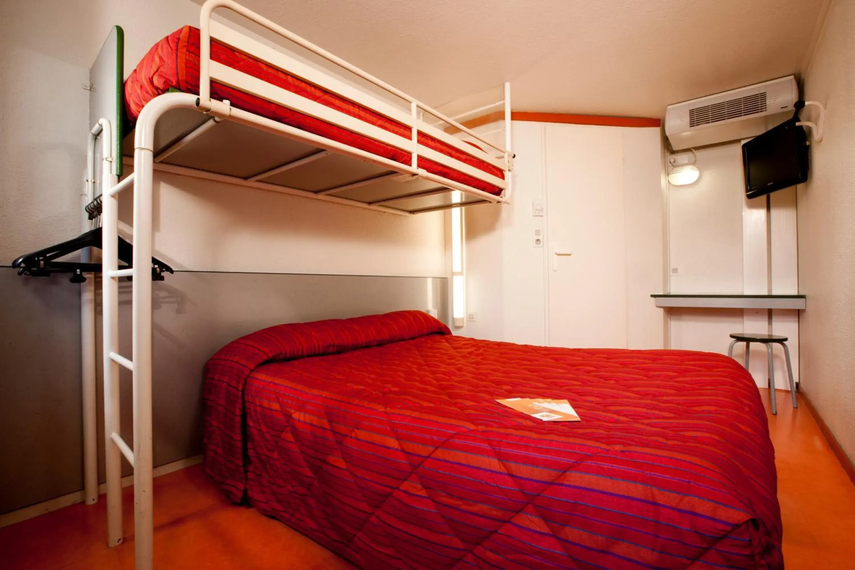 Triple Room (1 Double Bed + 1 Single Bed) in Premiere Classe Vierzon Triple Room (1 Double Bed + 1 Single Bed) in Premiere Classe Vierzon
