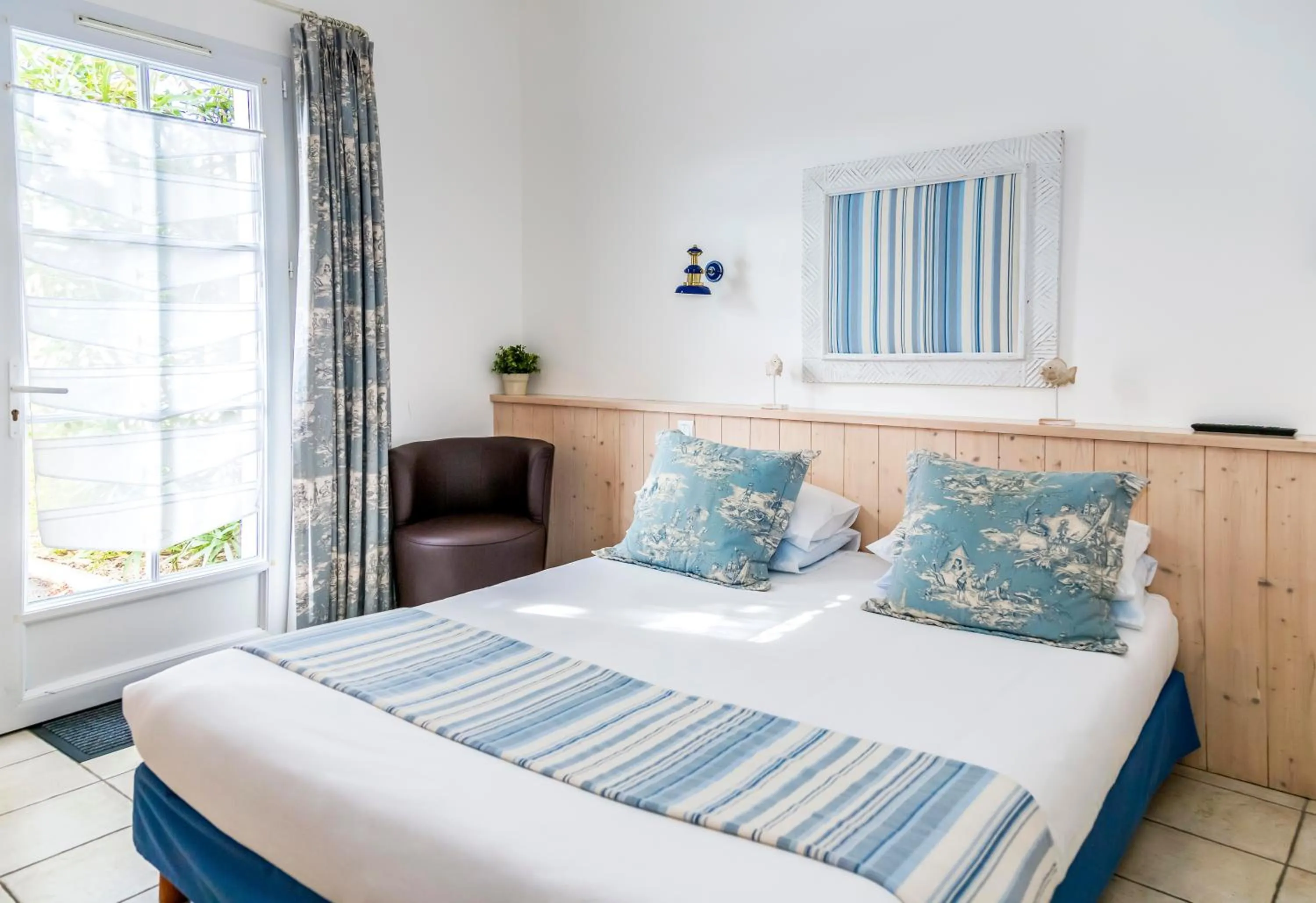 Bedroom in Hôtel La Galiote en Ré