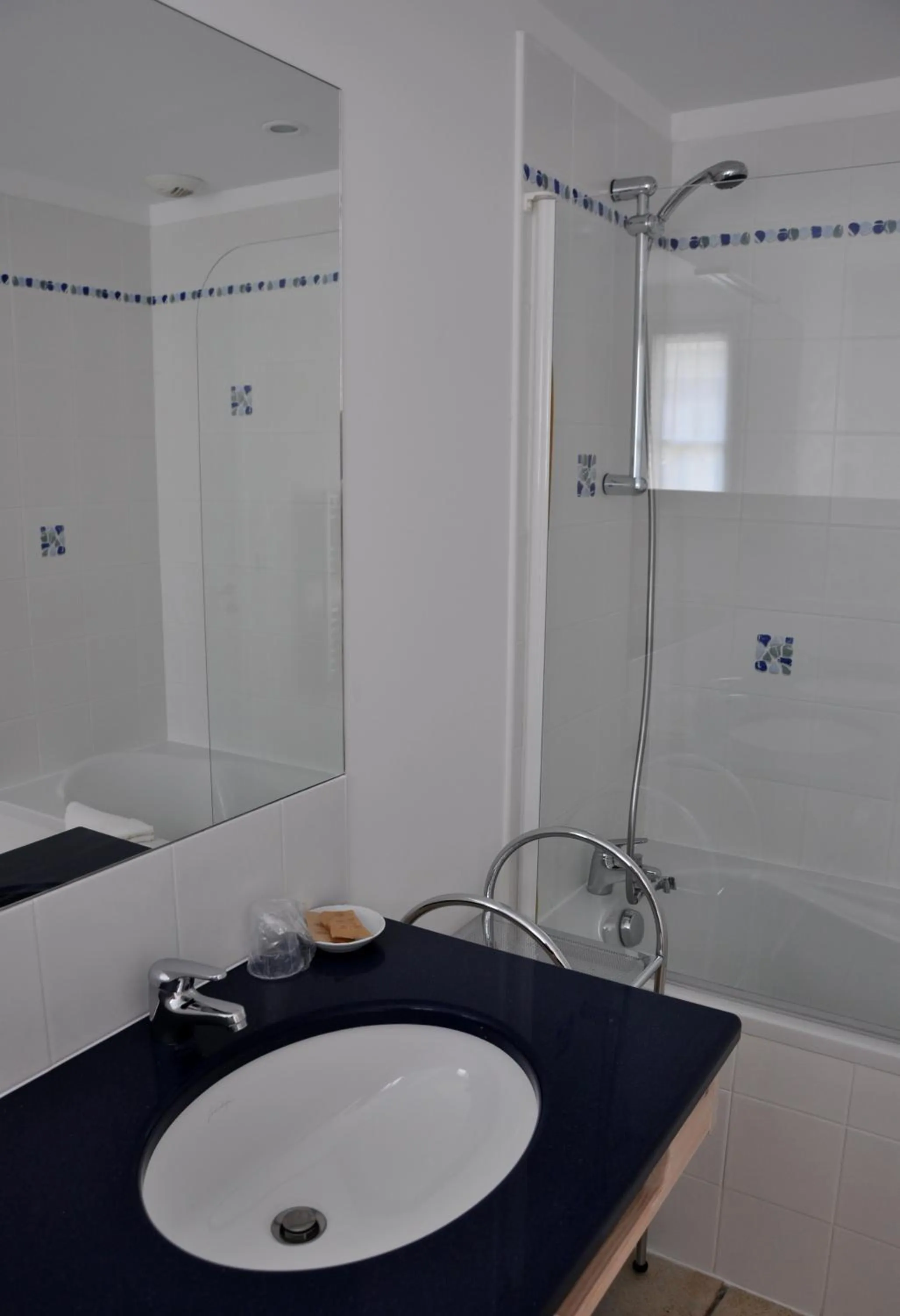 Bathroom in Hôtel La Galiote en Ré