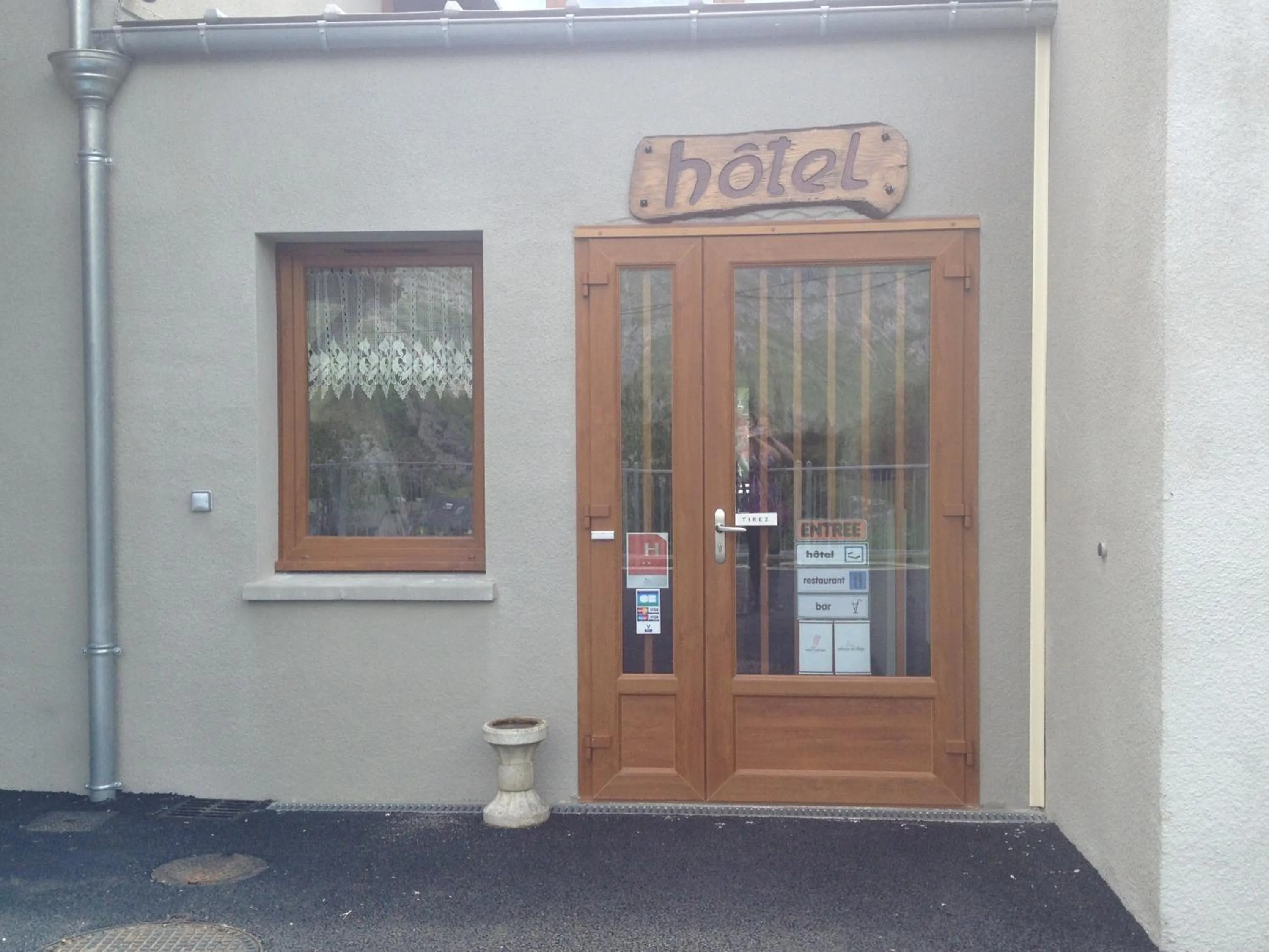 Facade/entrance in Auberge des Pyrénées
