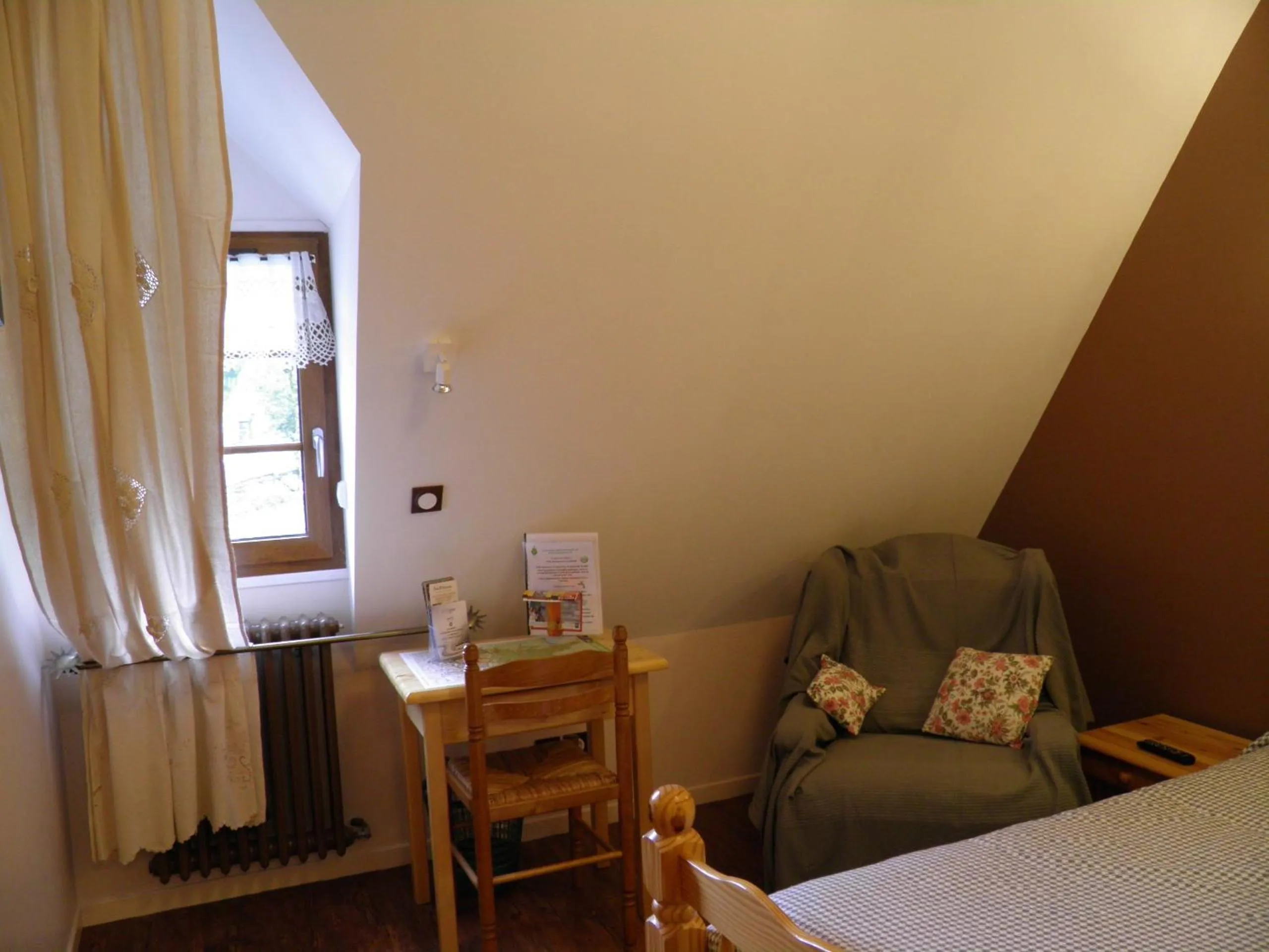 Bedroom in Auberge des Pyrénées