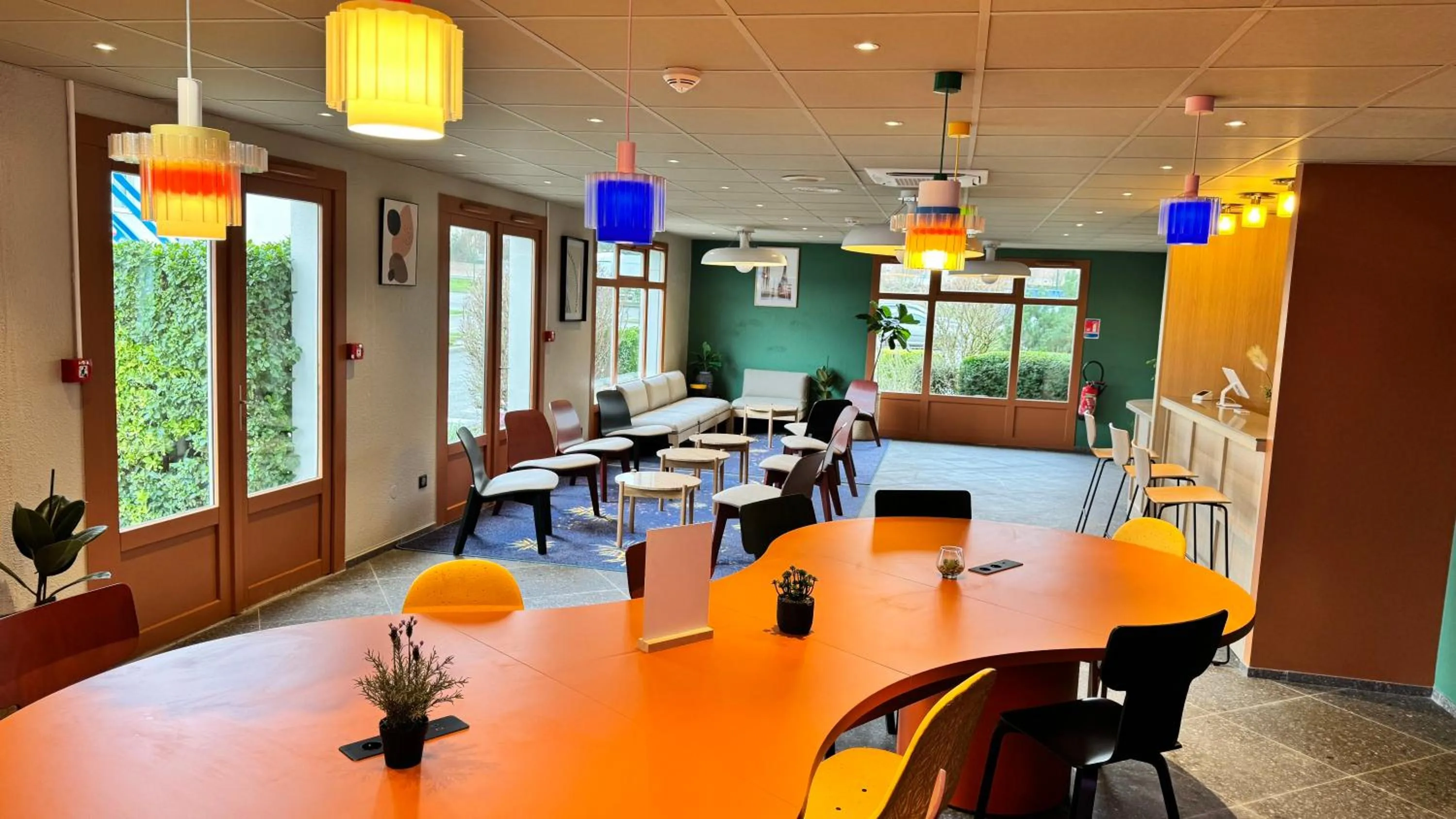 Living room in B&B HOTEL Saint-Witz Roissy