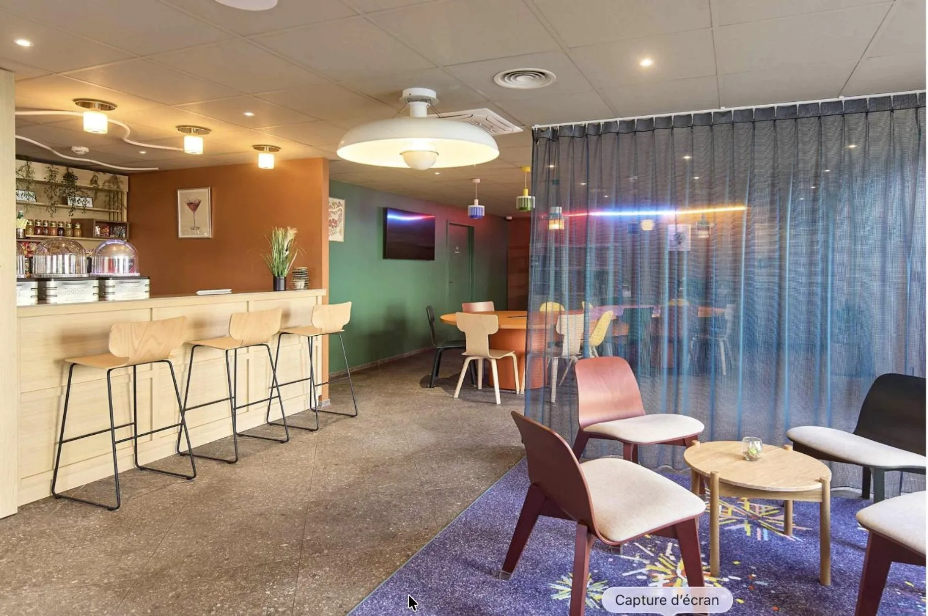 Lounge or bar in B&B HOTEL Saint-Witz Roissy