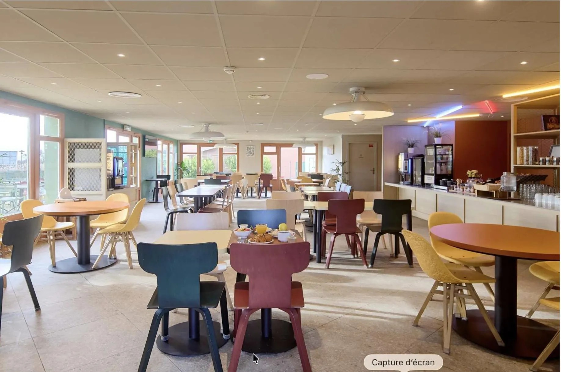 Breakfast in B&B HOTEL Saint-Witz Roissy