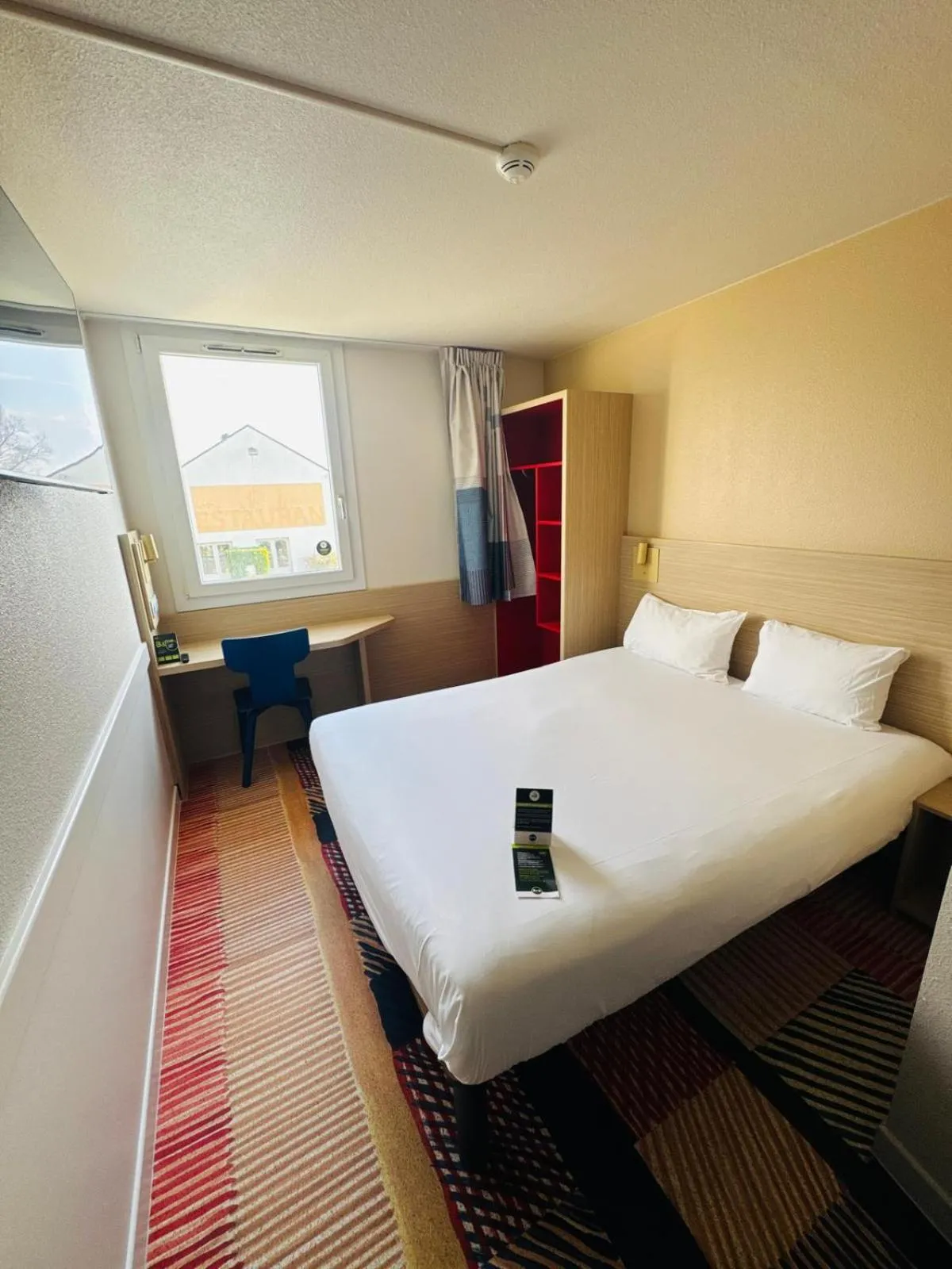 Bedroom, Bed in B&B HOTEL Saint-Witz Roissy