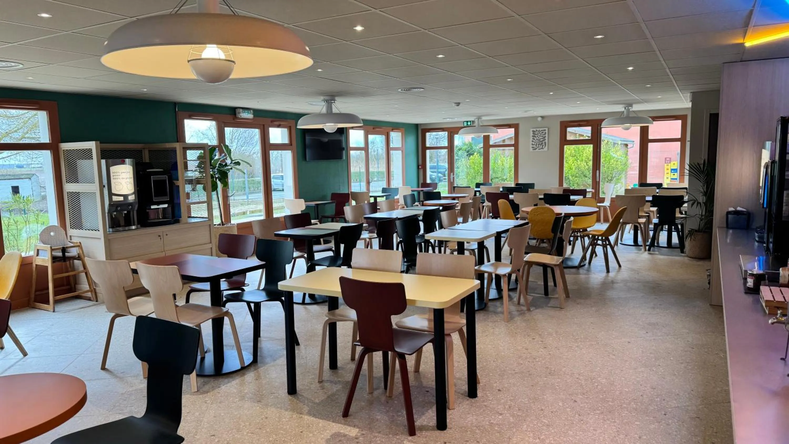 Breakfast in B&B HOTEL Saint-Witz Roissy