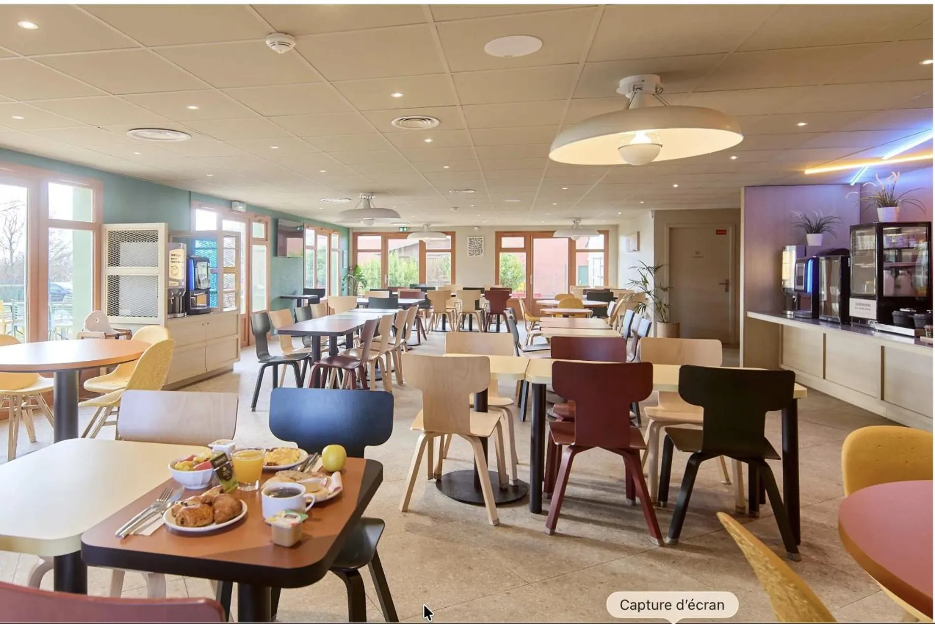 Breakfast in B&B HOTEL Saint-Witz Roissy