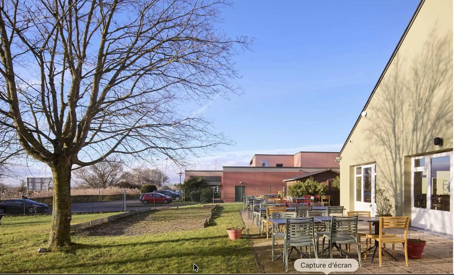 Patio in B&B HOTEL Saint-Witz Roissy