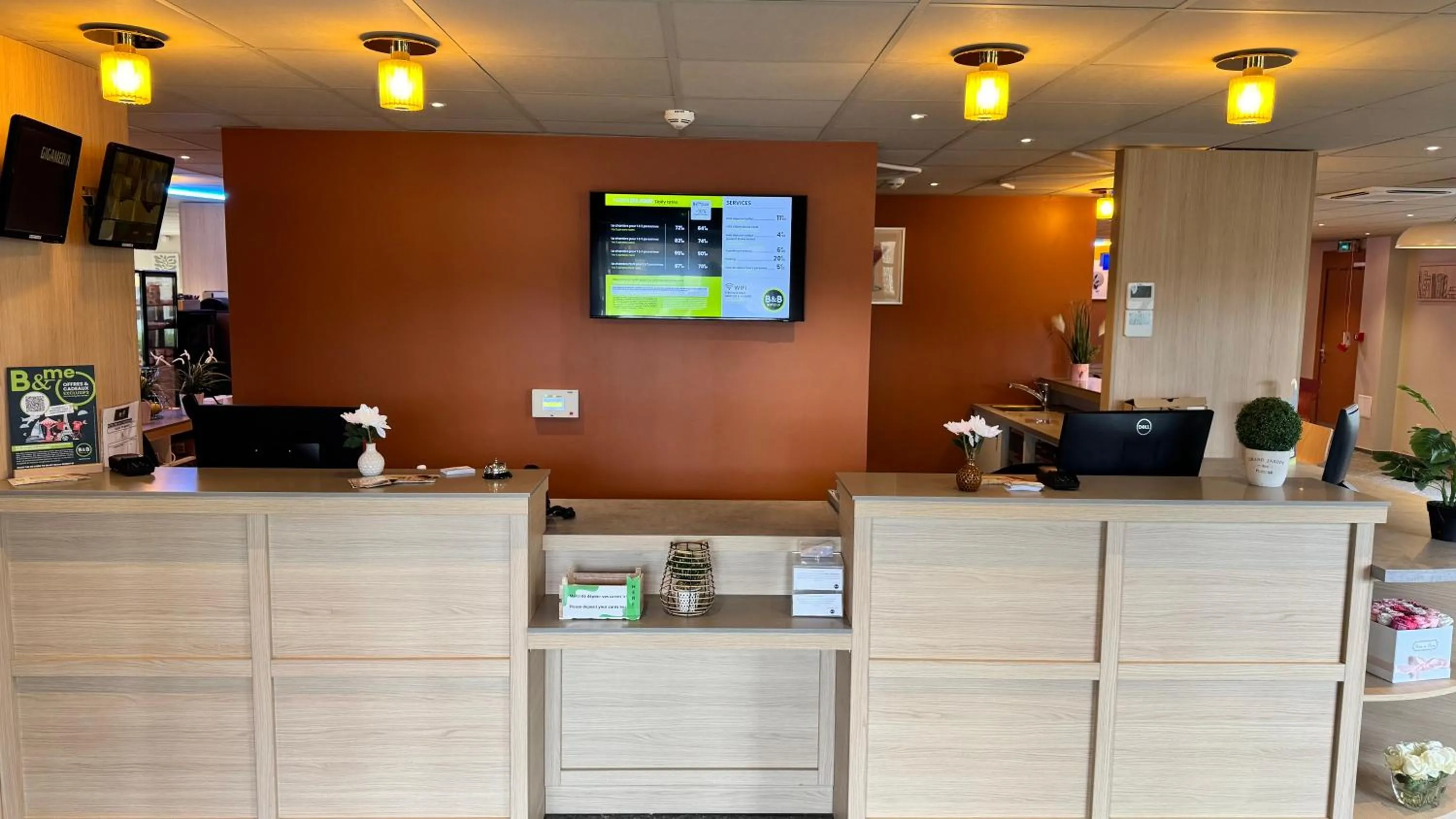 Lobby or reception in B&B HOTEL Saint-Witz Roissy