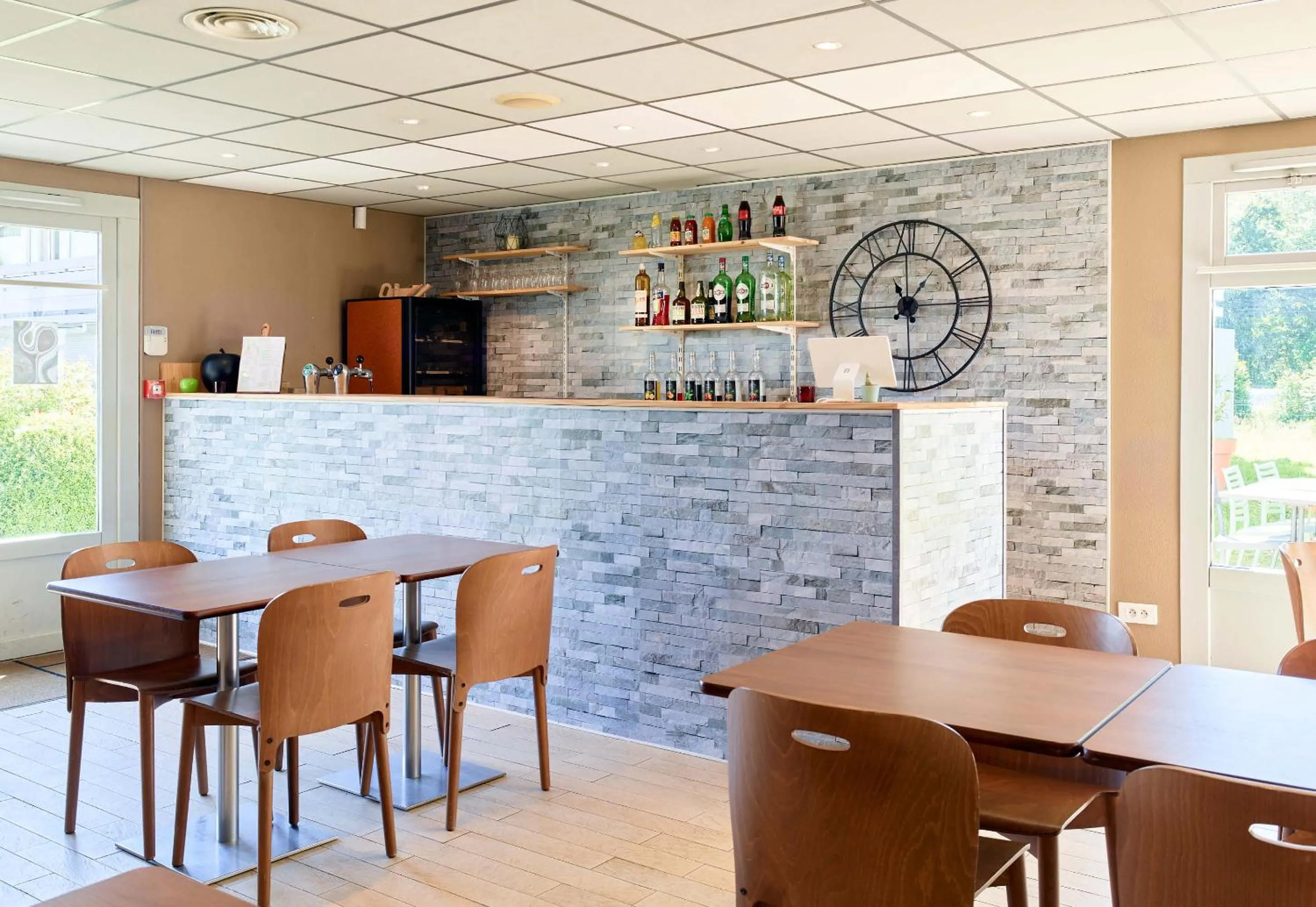 Lounge or bar in B&B HOTEL Saint-Witz Roissy