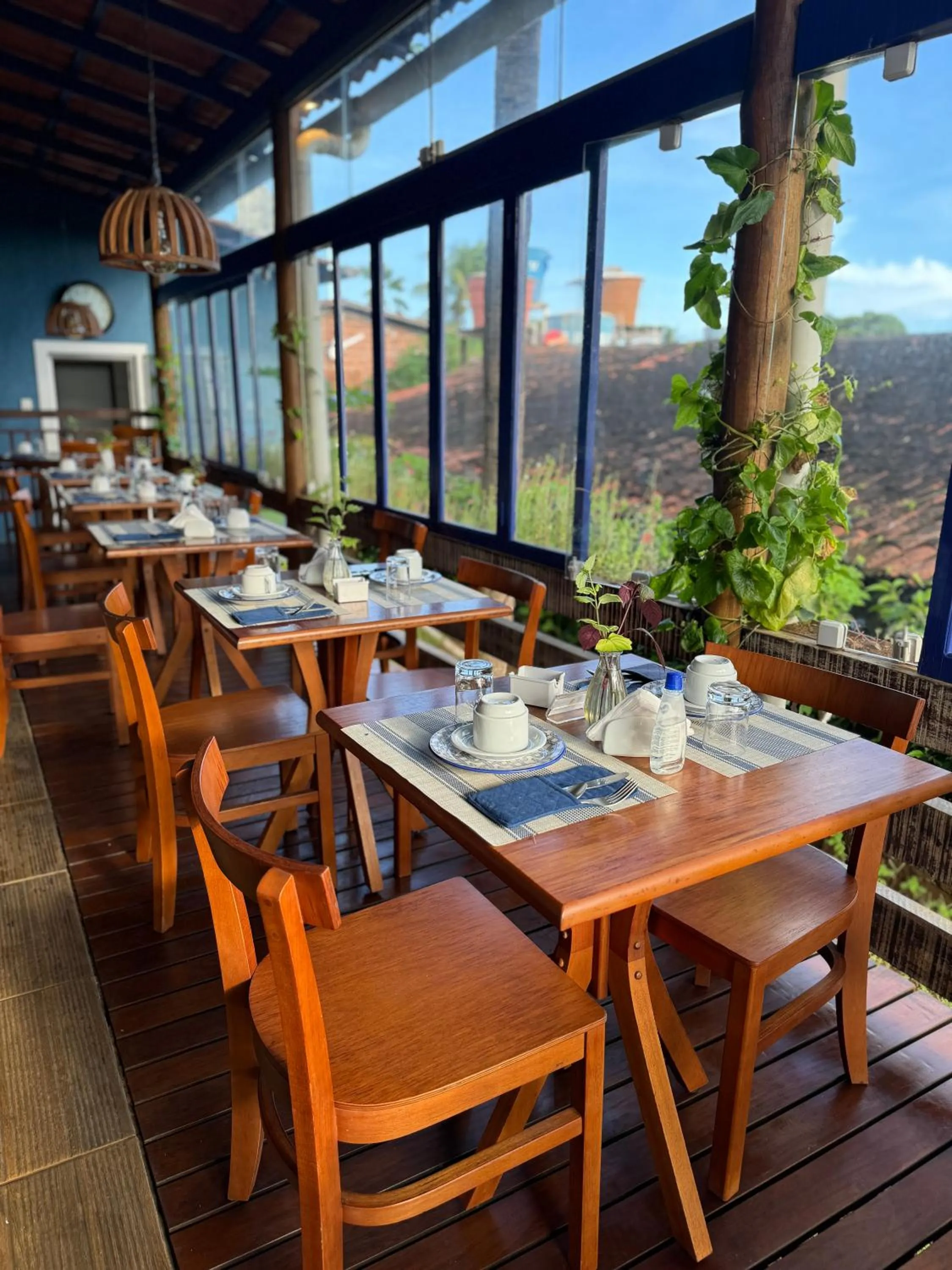 Restaurant/places to eat in Pousada Alto da Floresta Noronha by Alto da Ilha