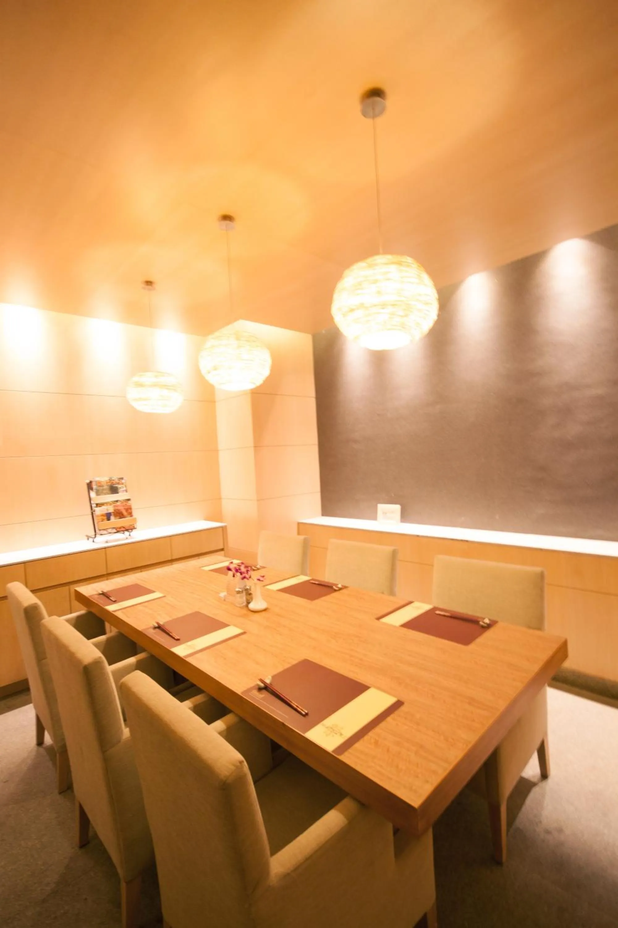 Restaurant/places to eat in The Chancery Hotel