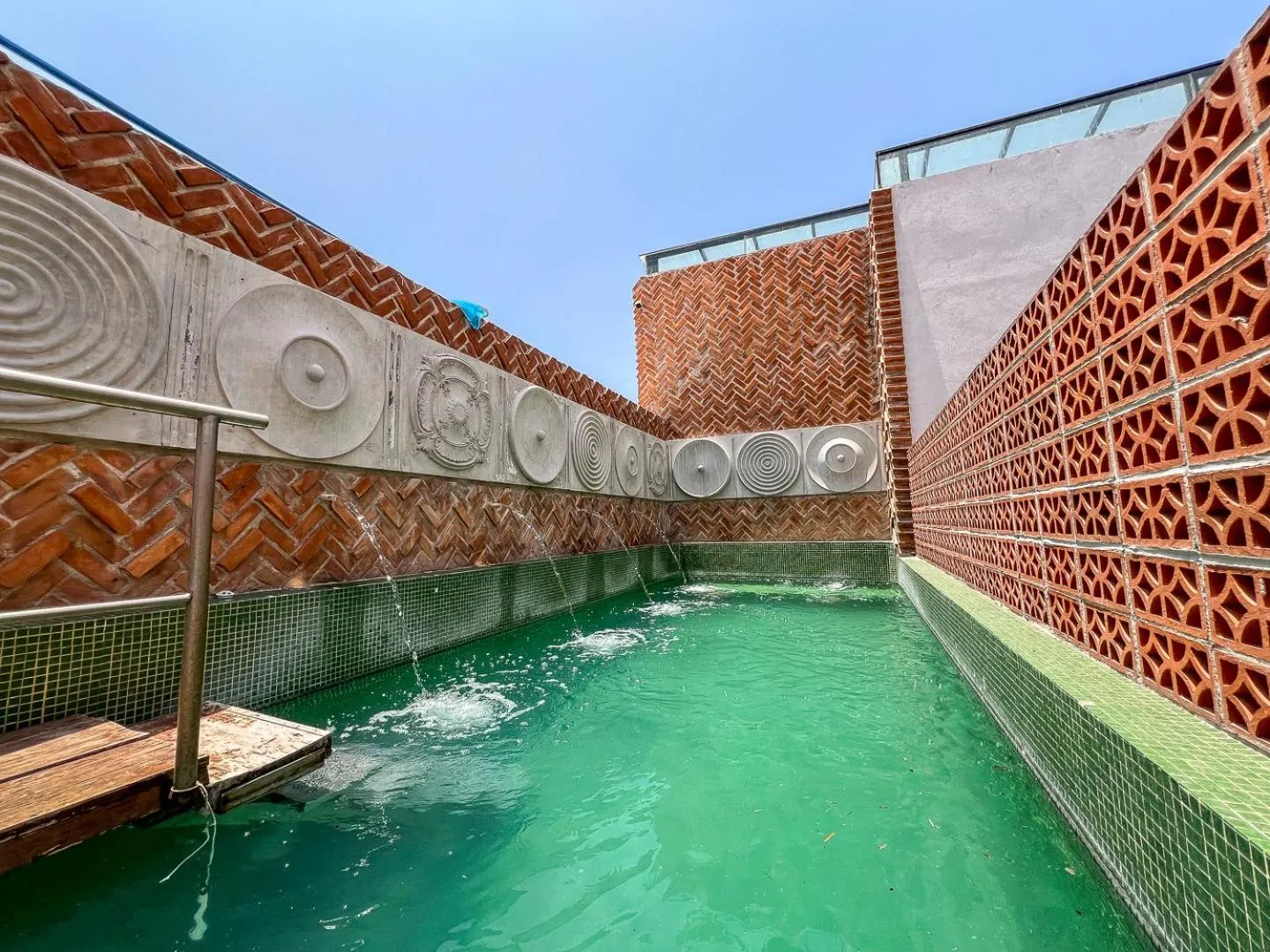Swimming pool in Mansión E. Borbón