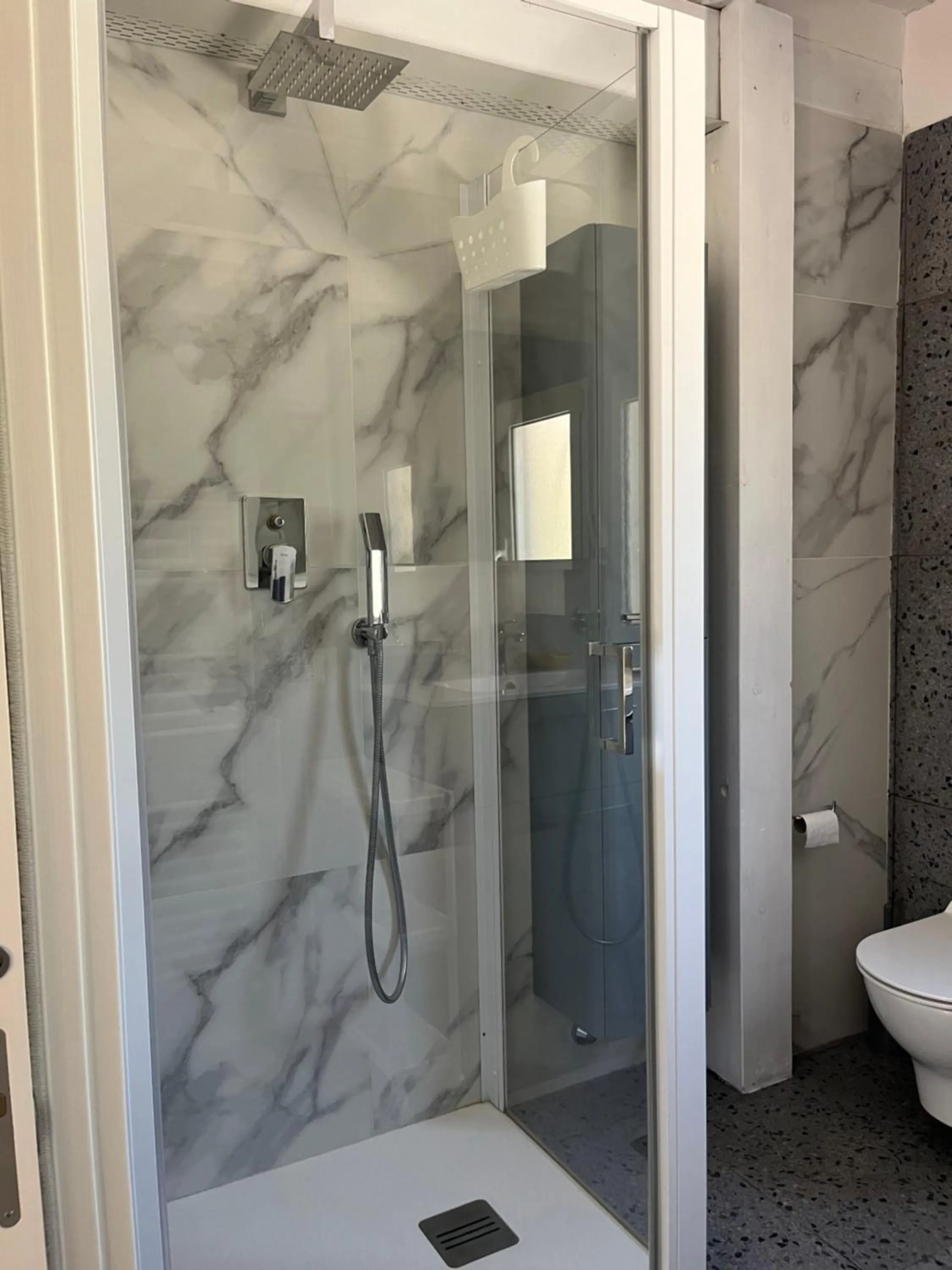 Shower in B&B Villa Mediterranea with parking space