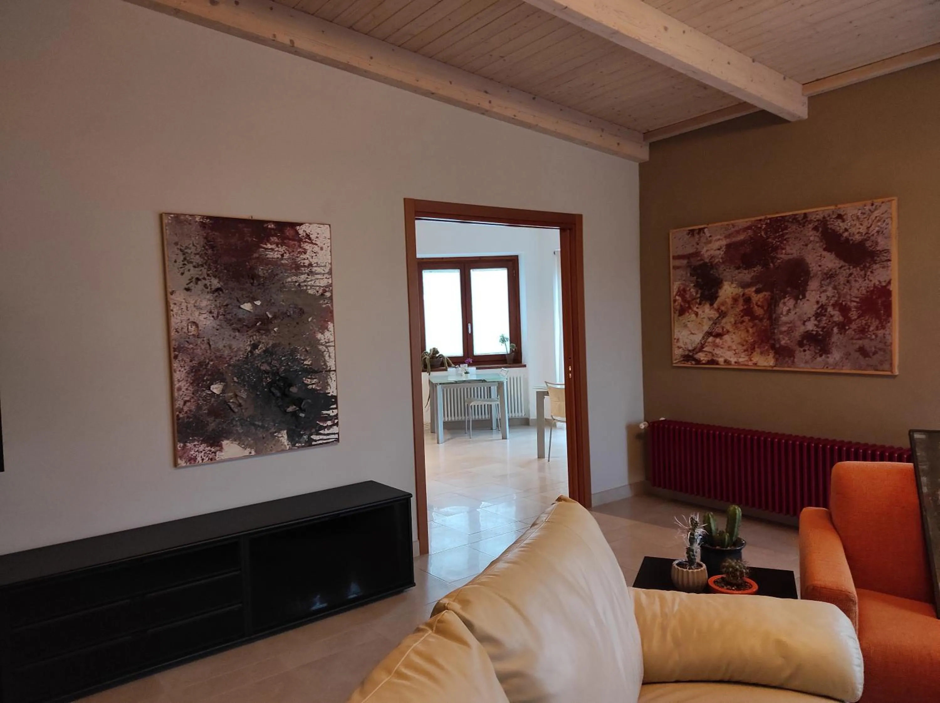 Seating area in Il Melograno