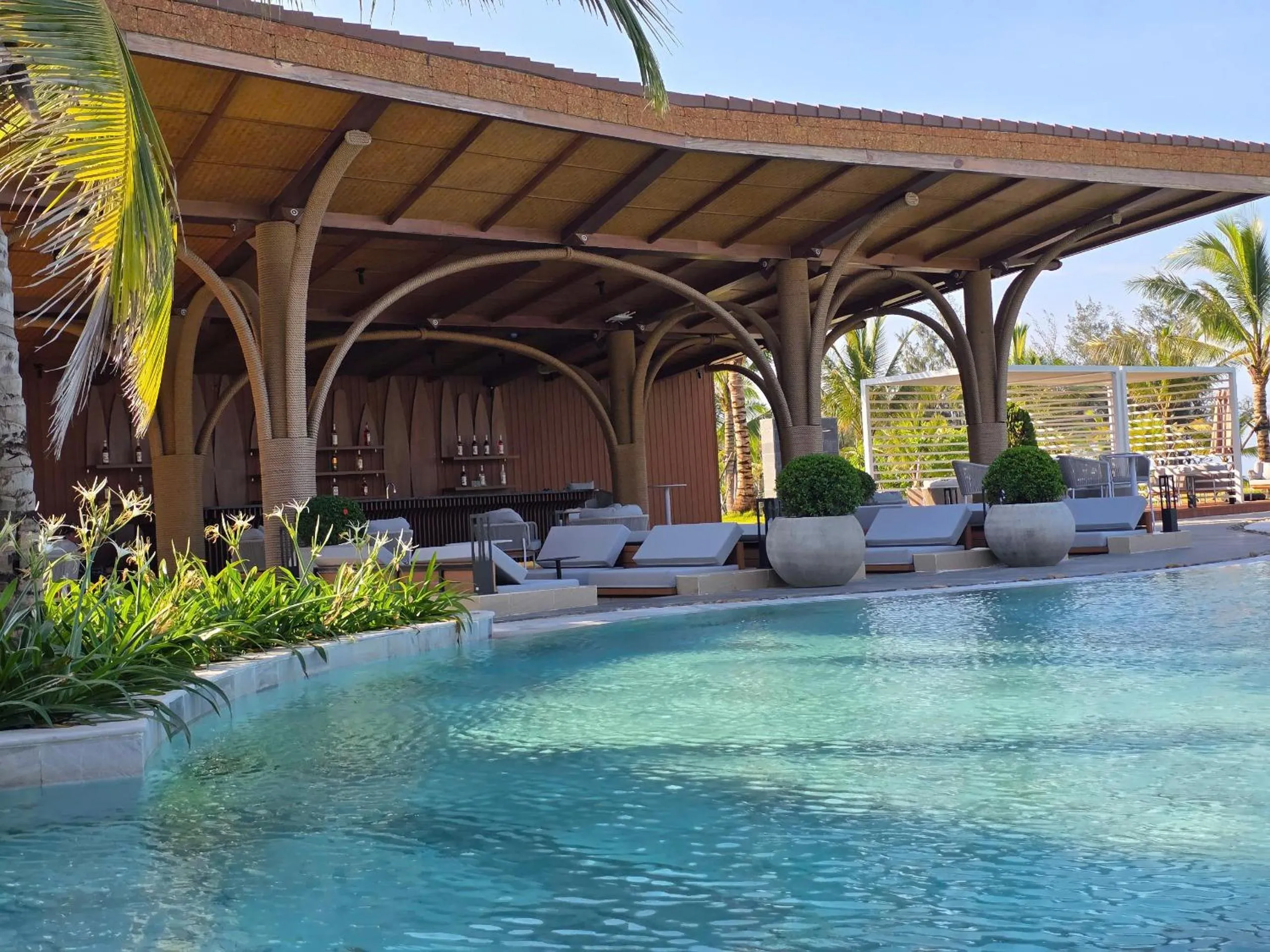 Lounge or bar in voco Quang Binh Resort by IHG