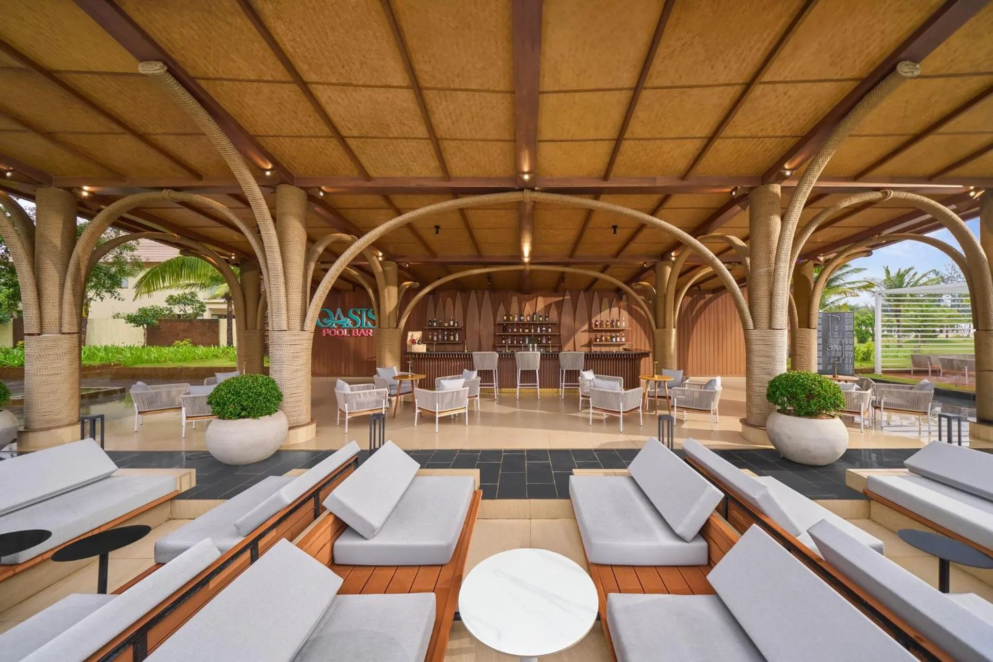 Lounge or bar in voco Quang Binh Resort by IHG