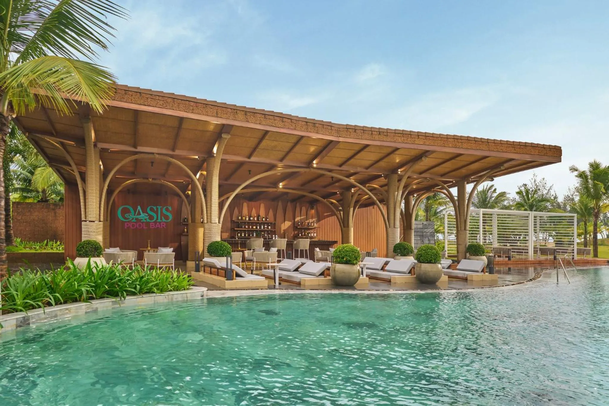 Lounge or bar in voco Quang Binh Resort by IHG