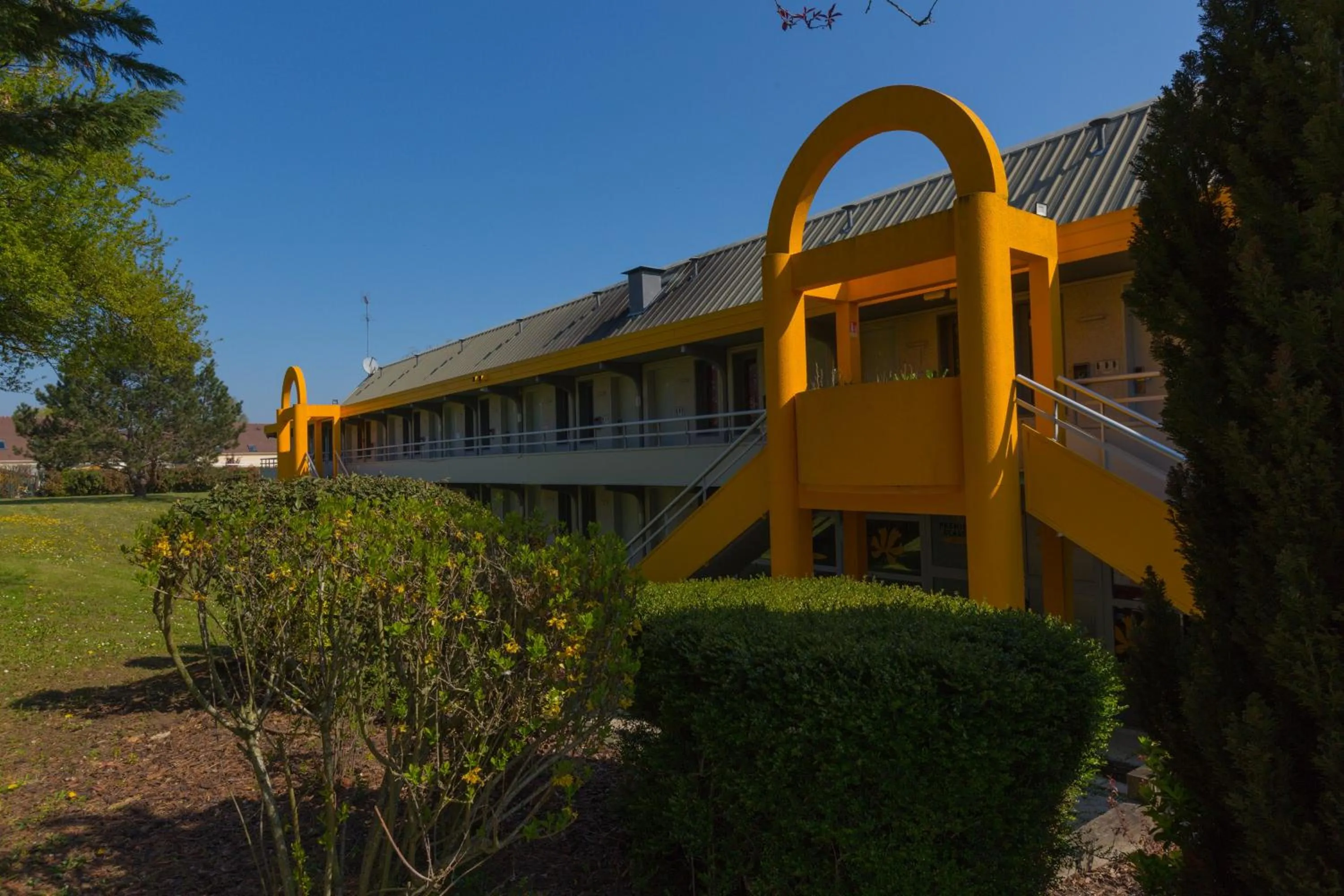 Property building in Premiere Classe Chantilly Sud Luzarches