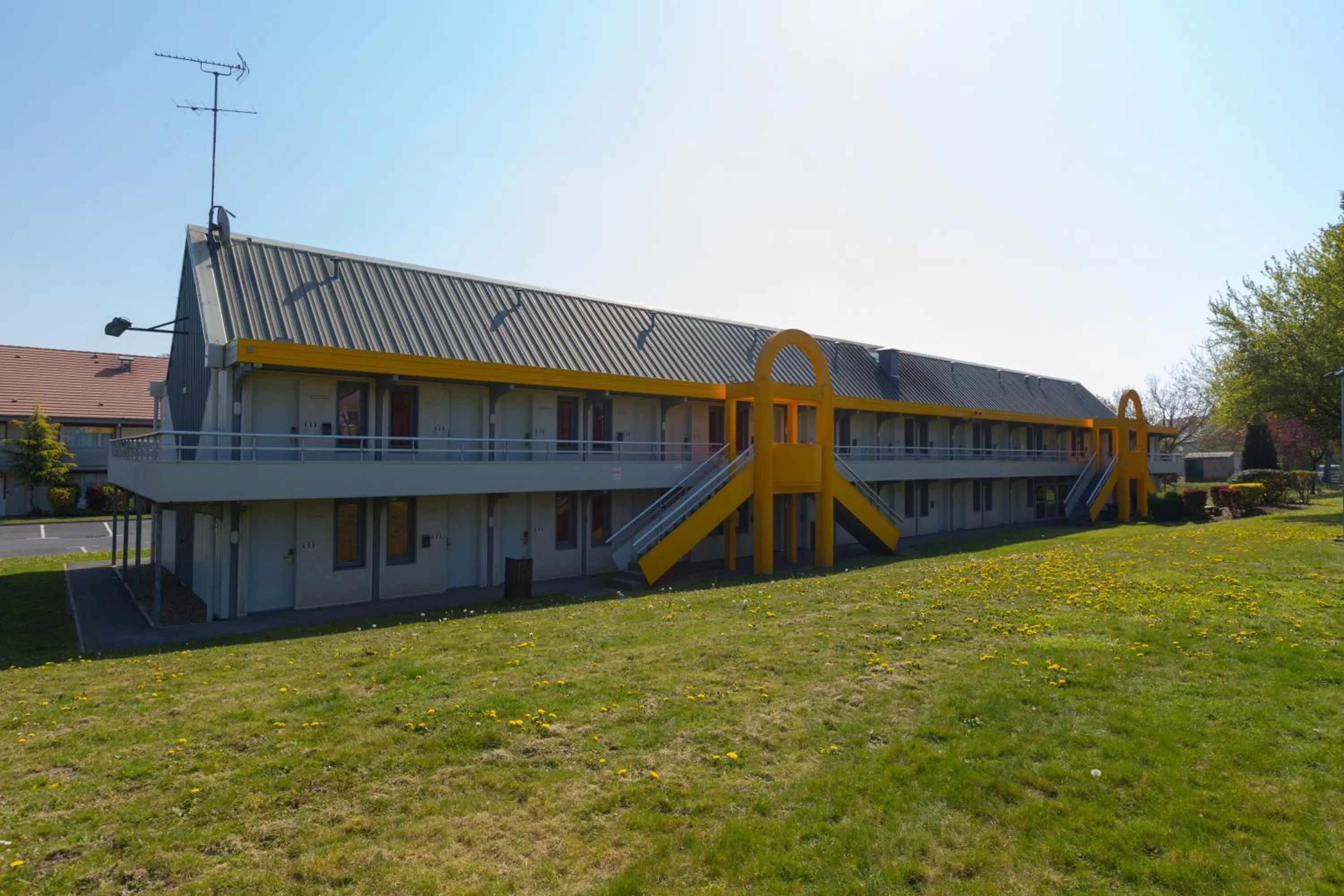 Property building in Premiere Classe Chantilly Sud Luzarches