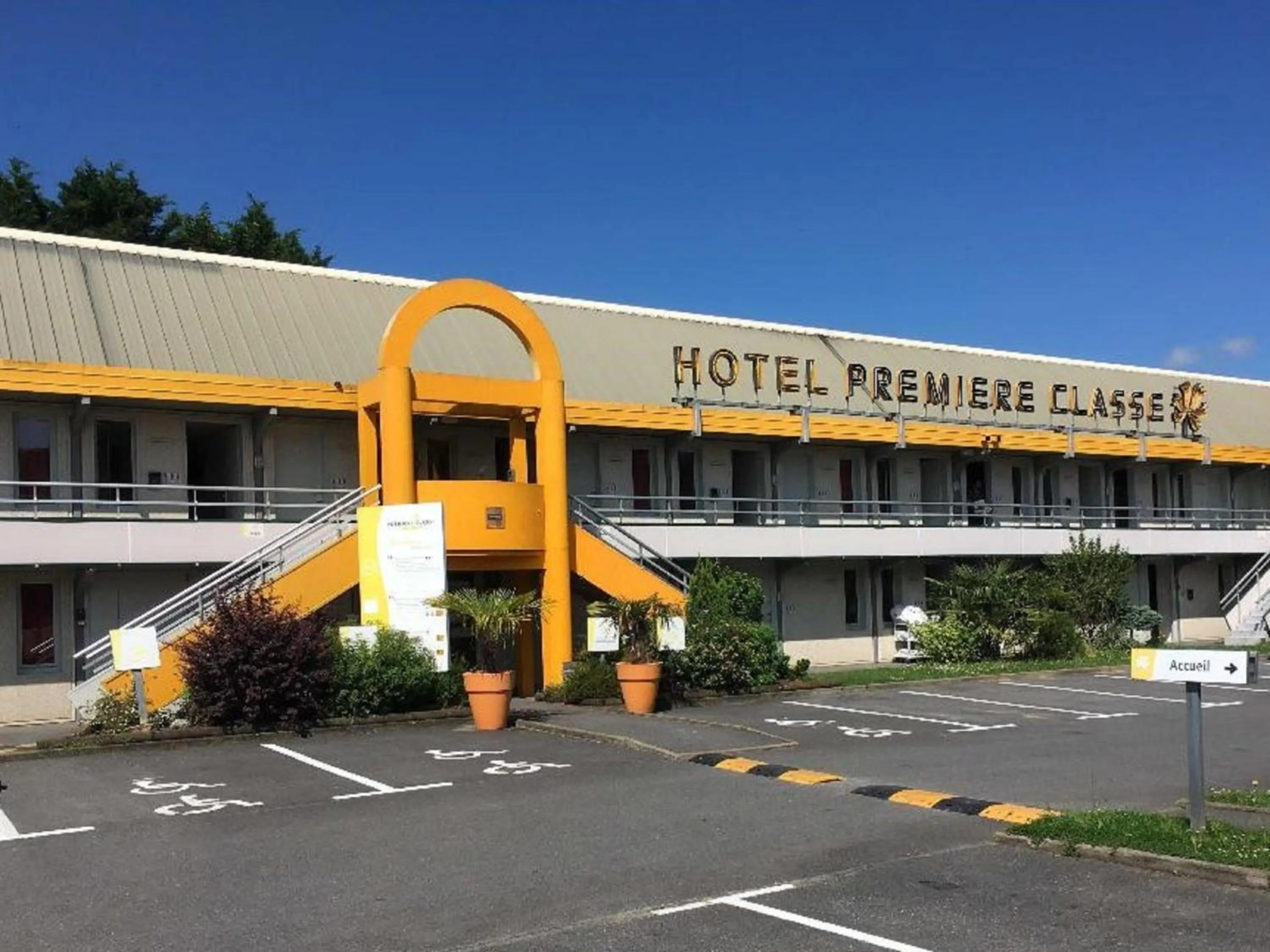 Property building in Premiere Classe Chantilly Sud Luzarches