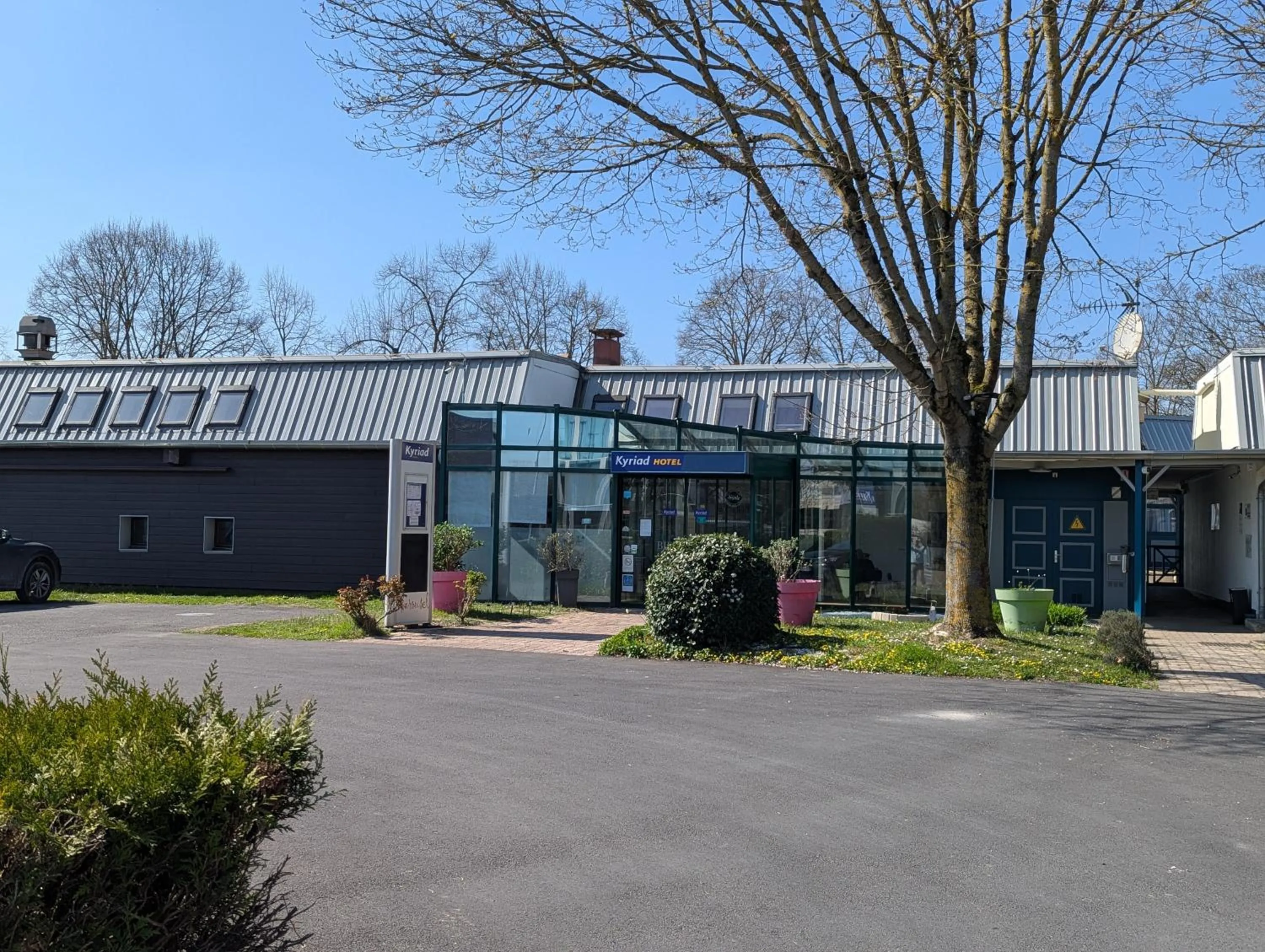 Facade/entrance in Kyriad Reims Est - Parc Expositions