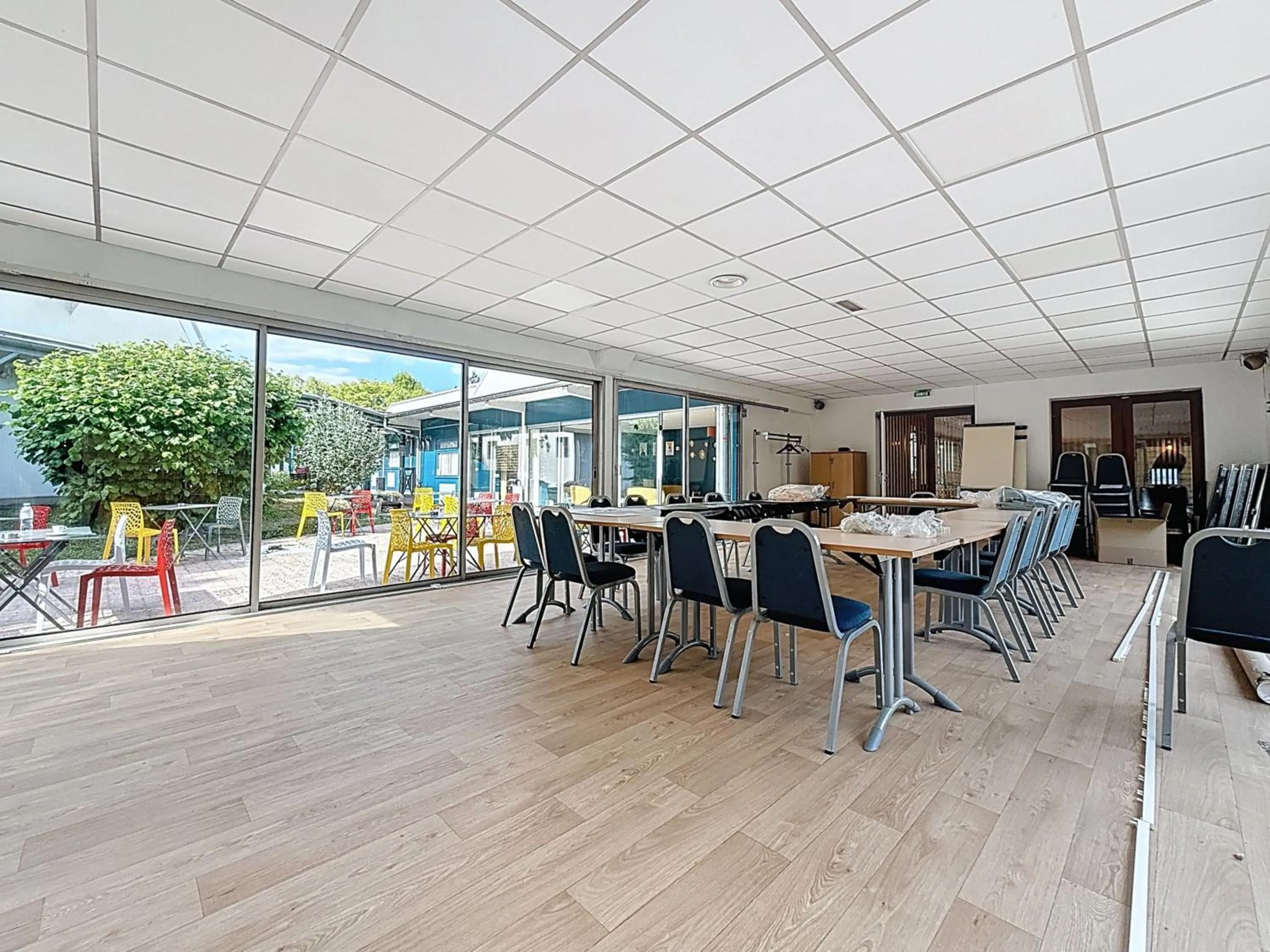 On-site shops in Kyriad Reims Est - Parc Expositions