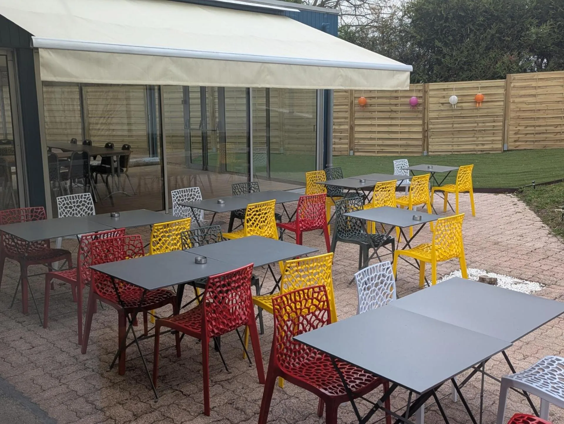 Patio in Kyriad Reims Est - Parc Expositions