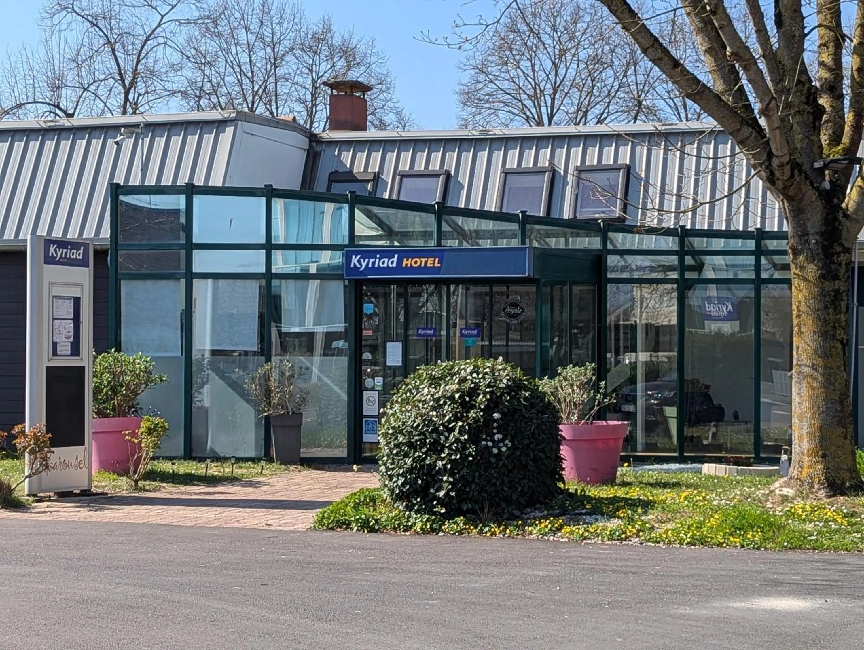 Facade/entrance in Kyriad Reims Est - Parc Expositions