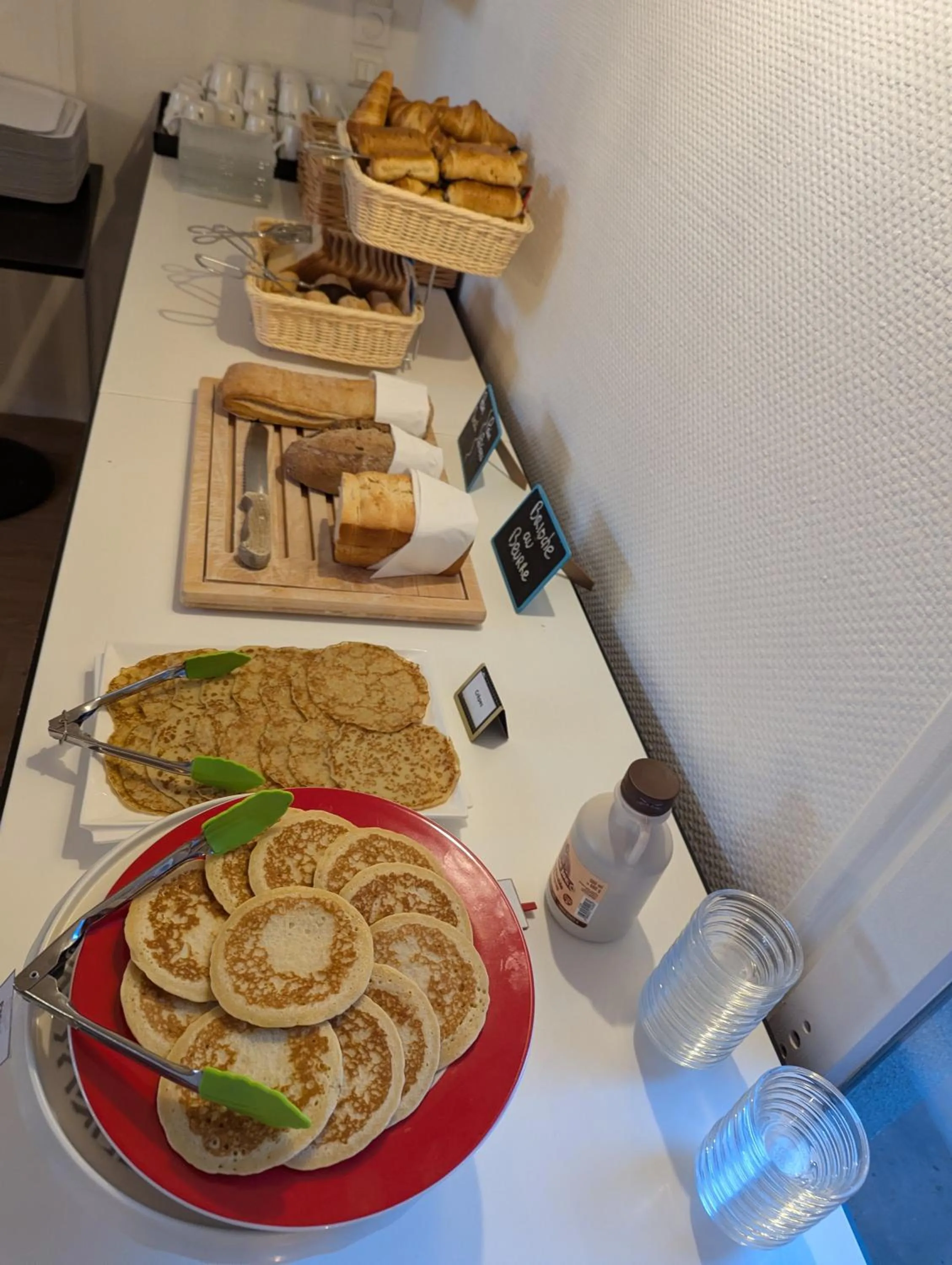 Buffet breakfast in Kyriad Reims Est - Parc Expositions