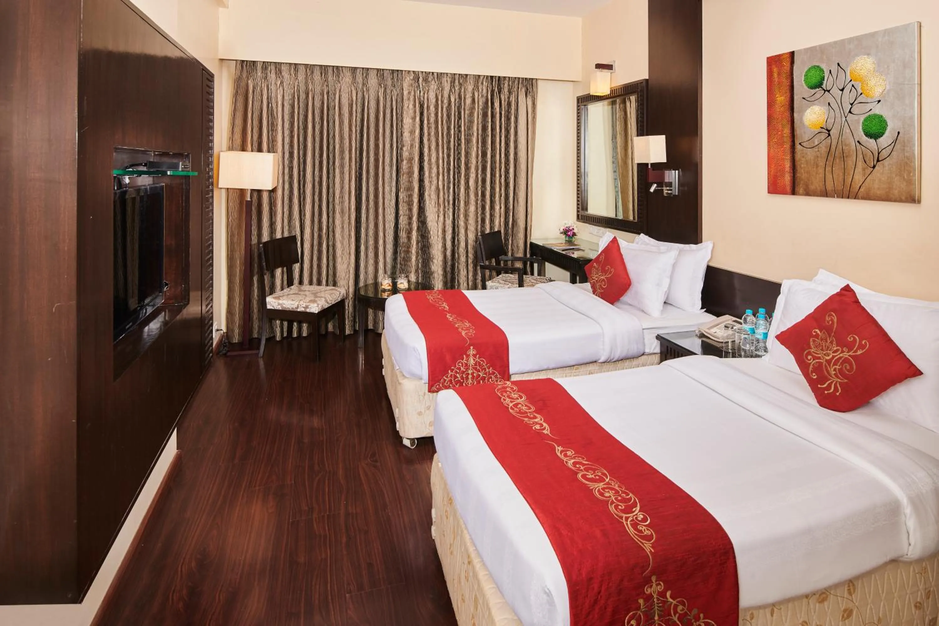 Photo of the whole room, Bed in Goldfinch Hotel Mumbai