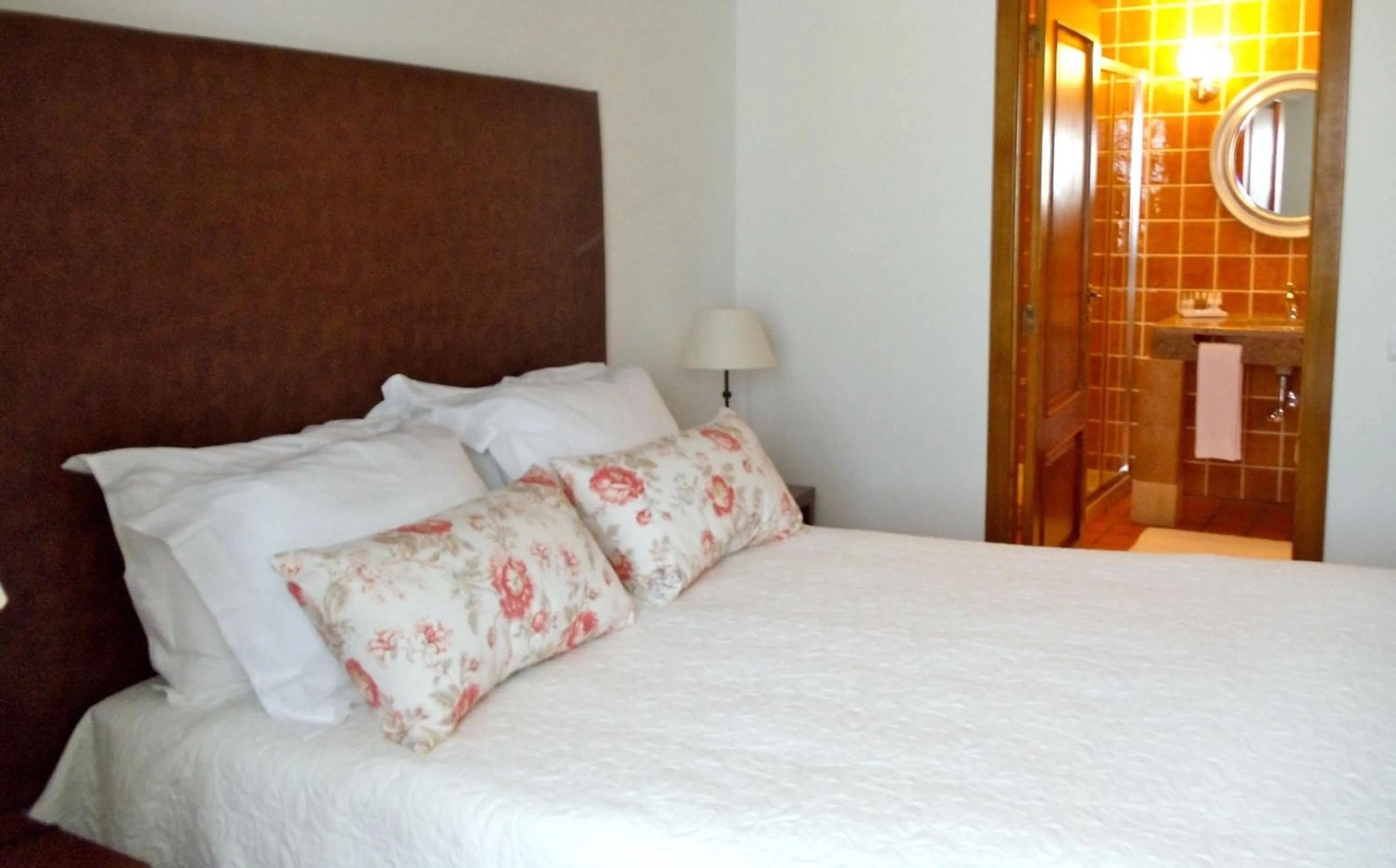 Bathroom, Bed in Casa do Largo - Golegã - Turismo de Habitação