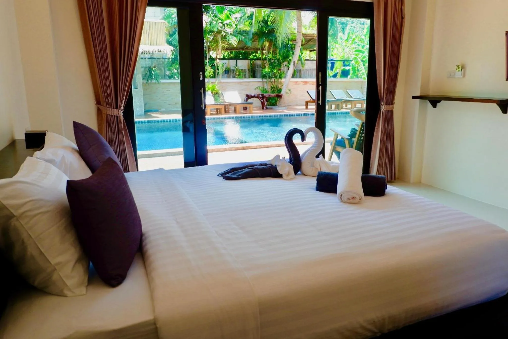 Bed in Aiya Resort Koh-Tao