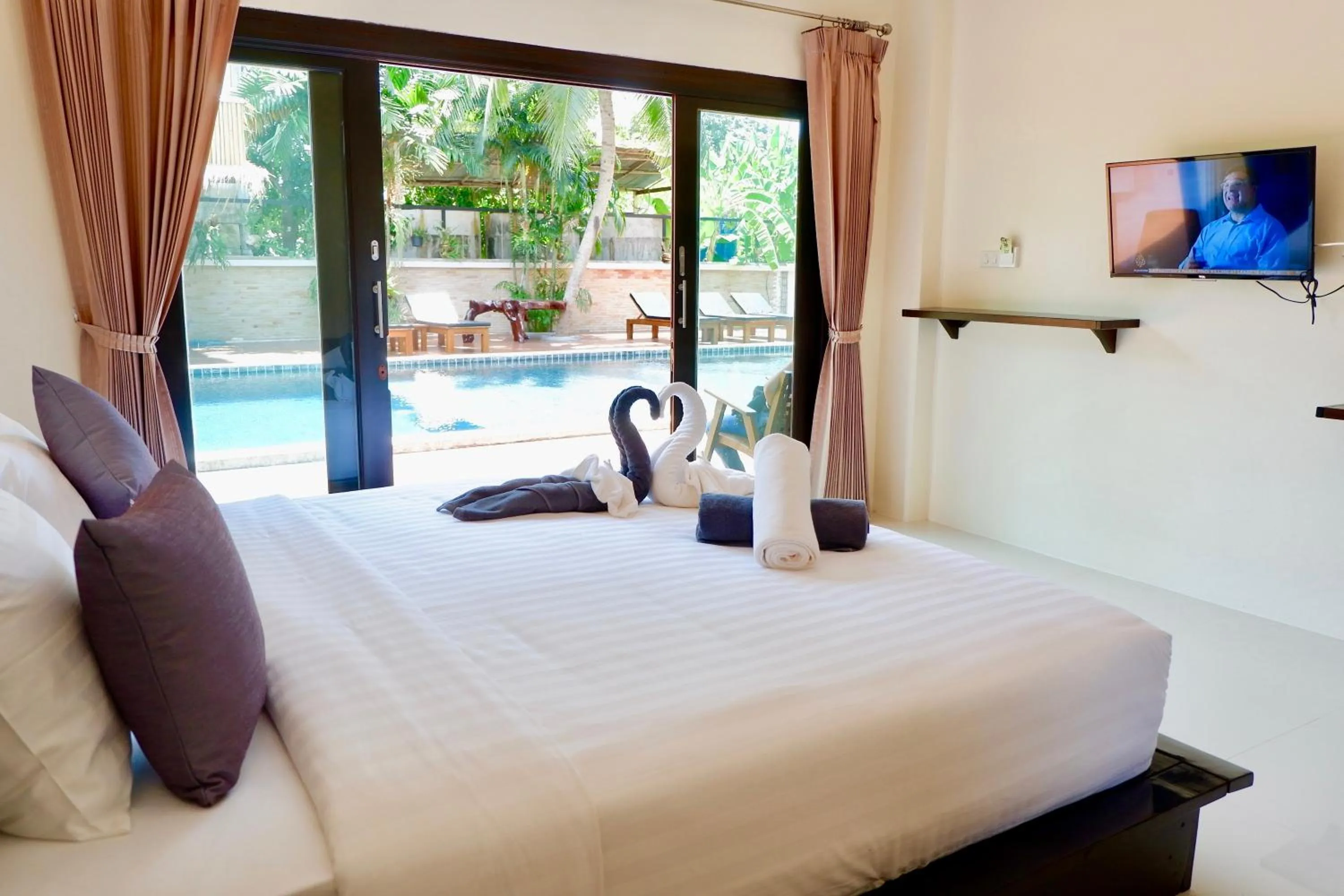 Bed in Aiya Resort Koh-Tao