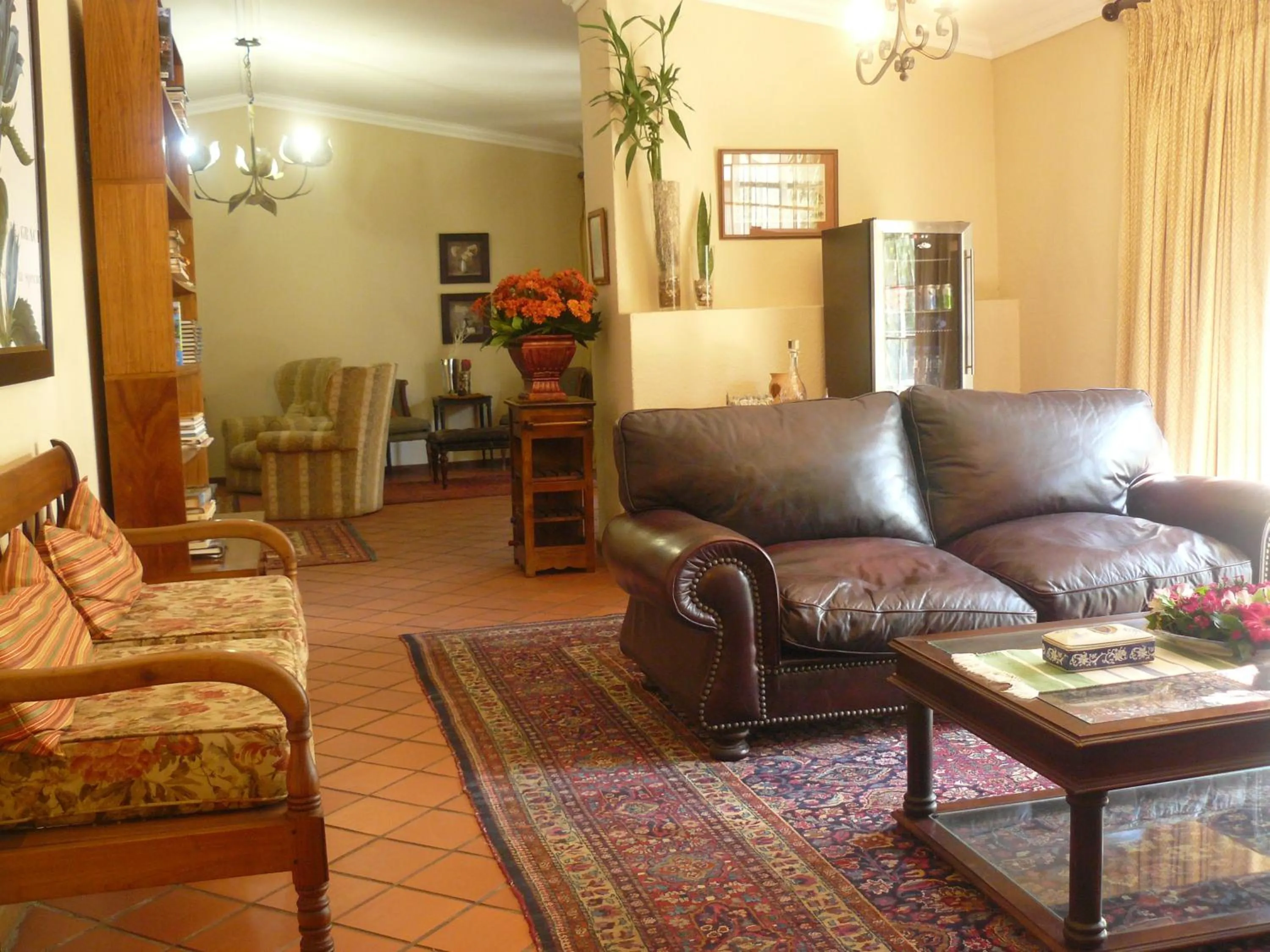 Communal lounge/ TV room in Villa Jana Guesthouse