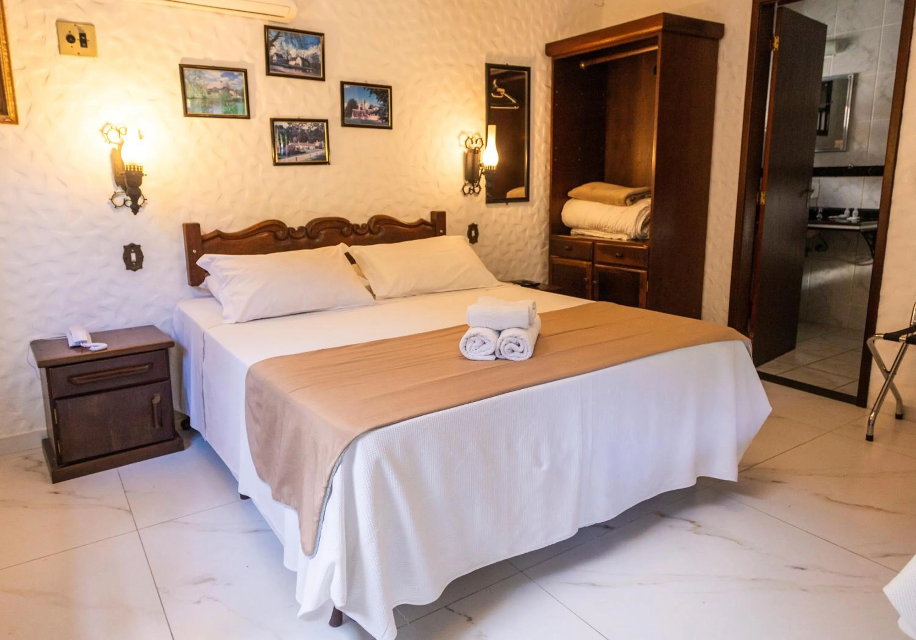 Bed in Hotel Britannia